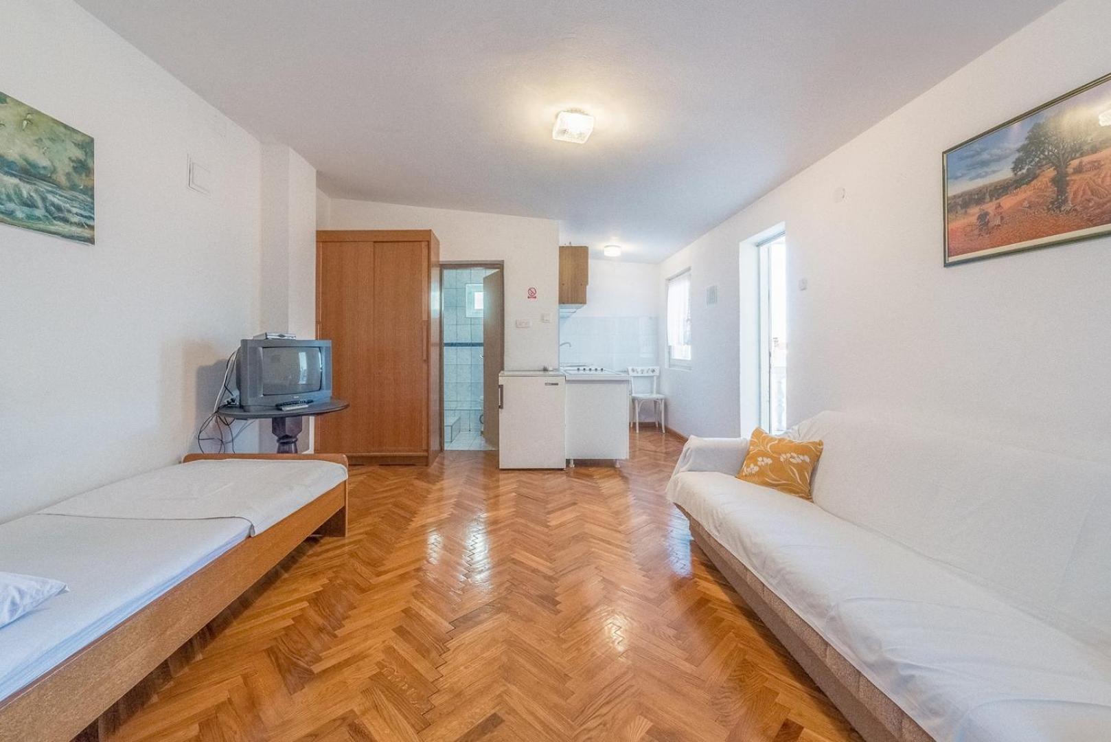 Apartment photo 3