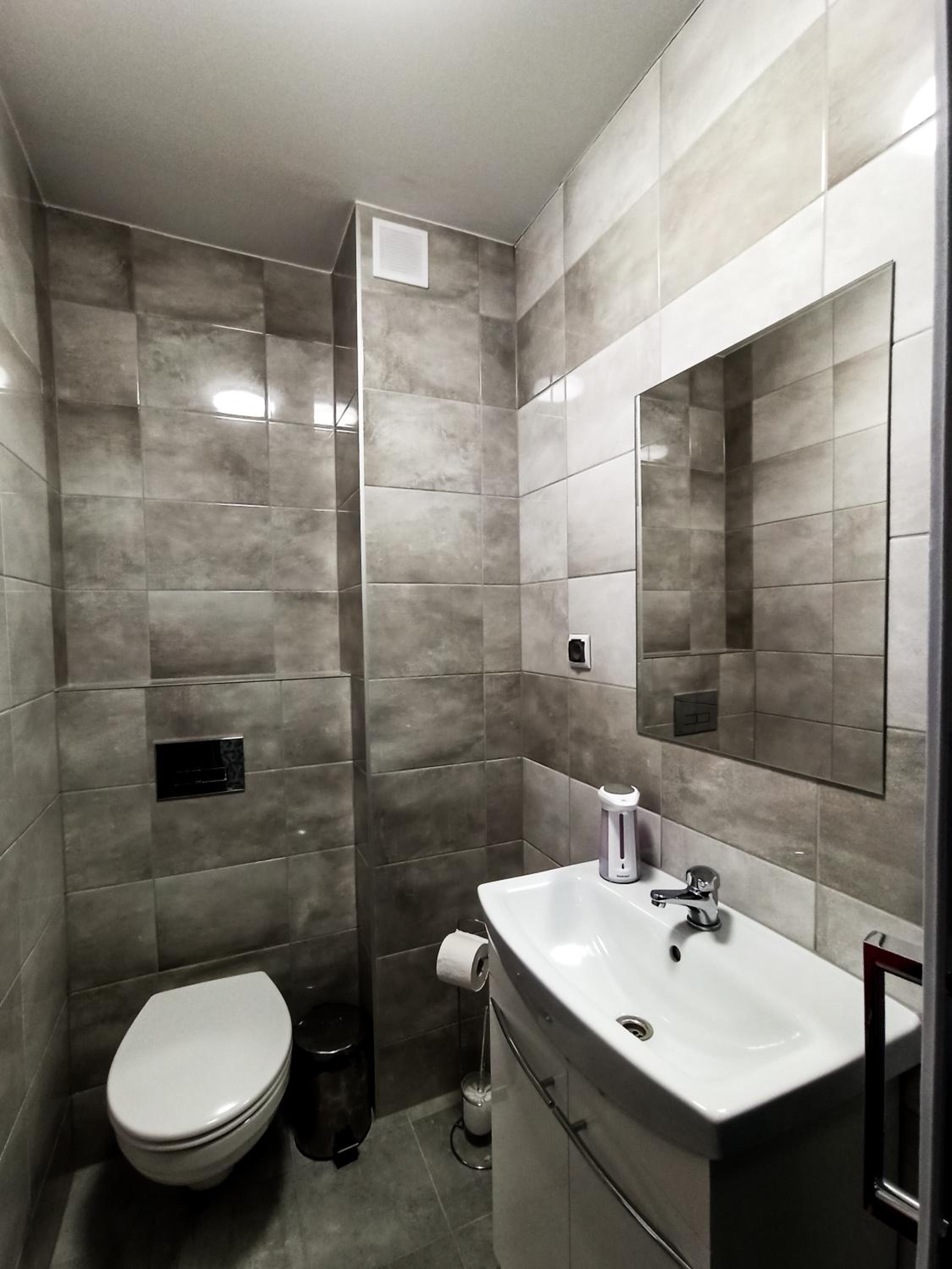 Quadruple Room with Balcony - Photo 9