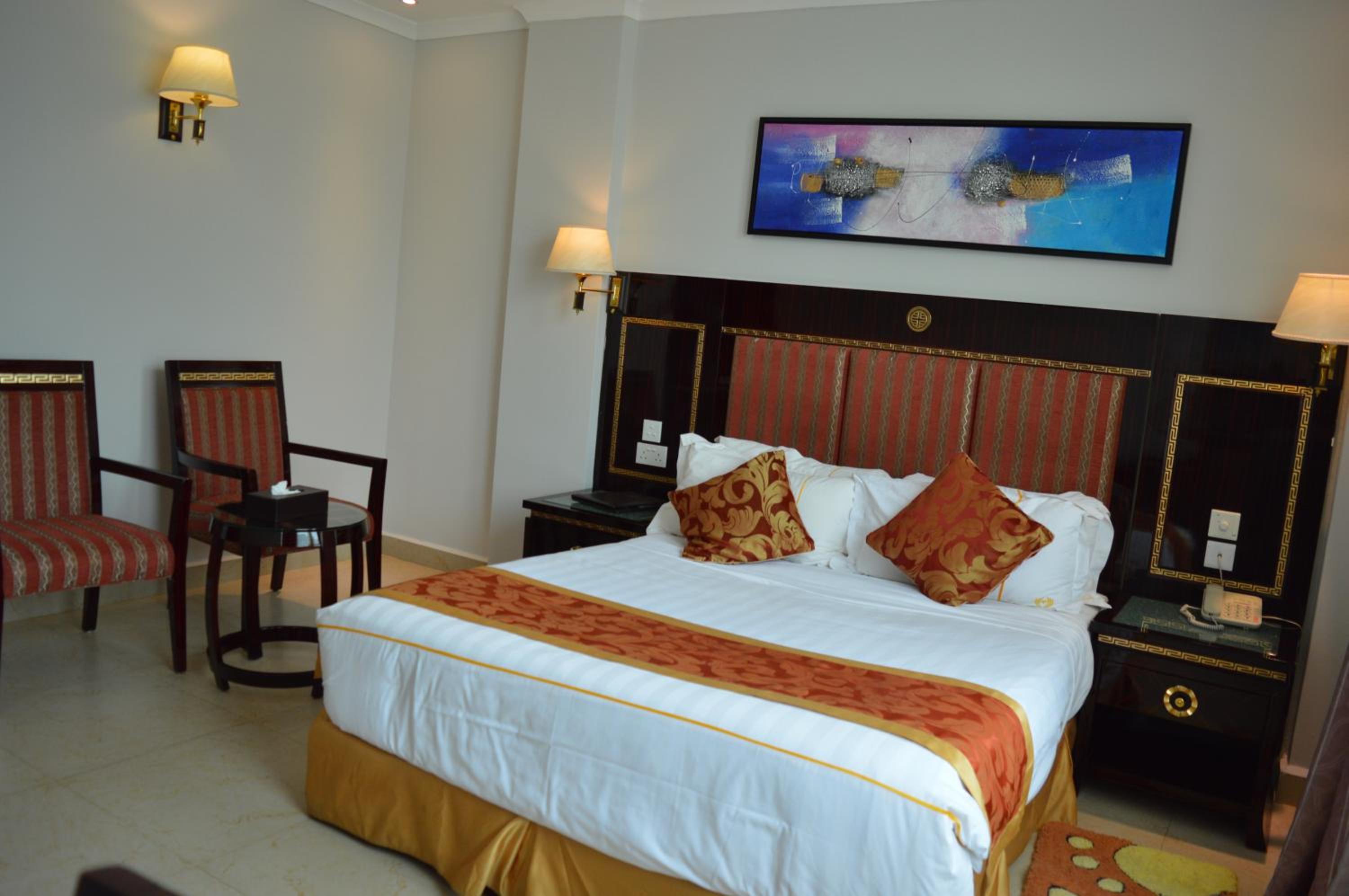 Deluxe Double Room (2 Adults + 1 Child) photo 3
