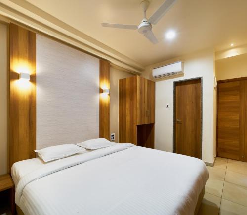 Deluxe Room - Photo 1