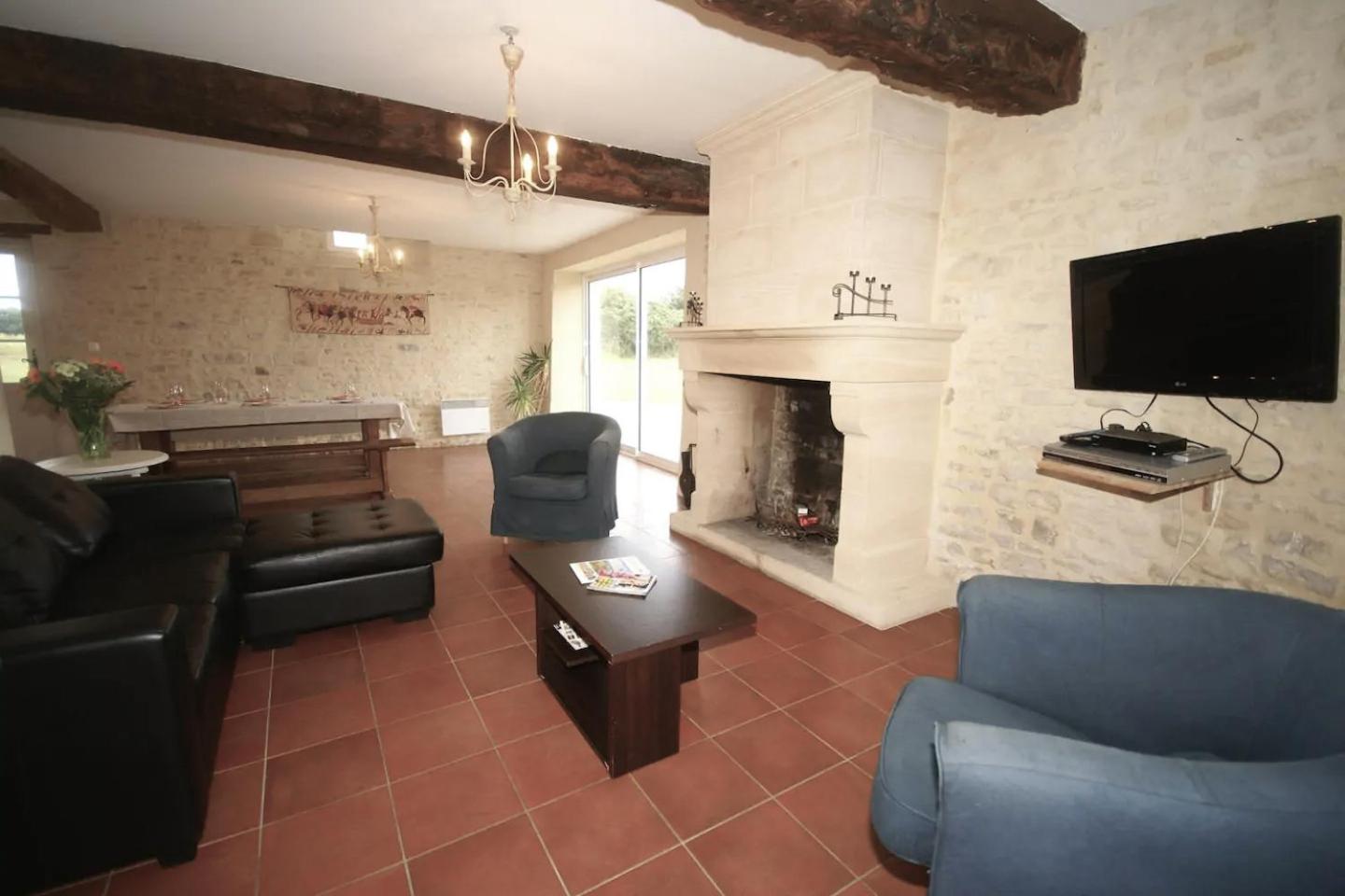 Three-Bedroom House photo 3