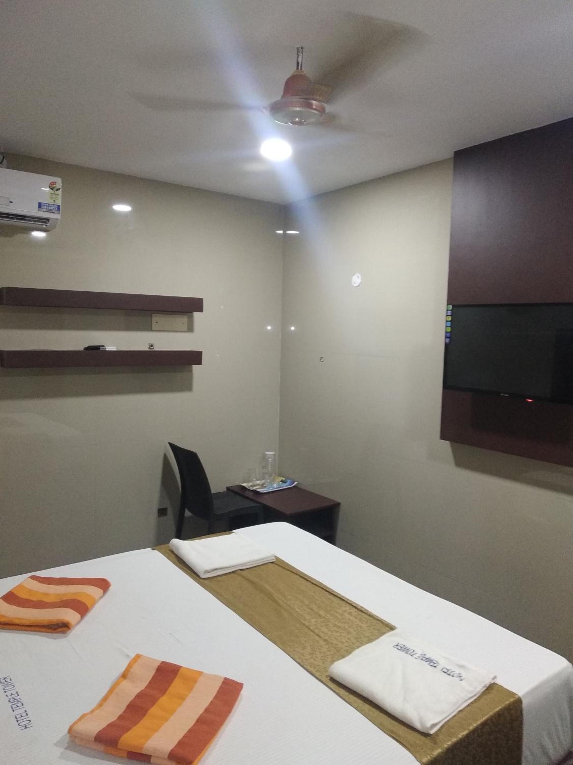 Deluxe Double Room (2 Adults + 1 Child) - Photo 2