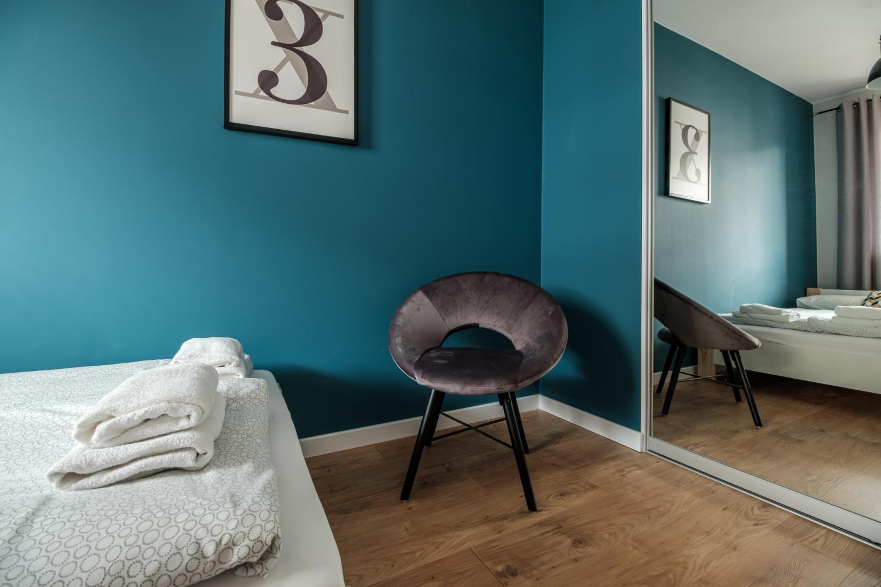 One-Bedroom Apartment - Photo 2