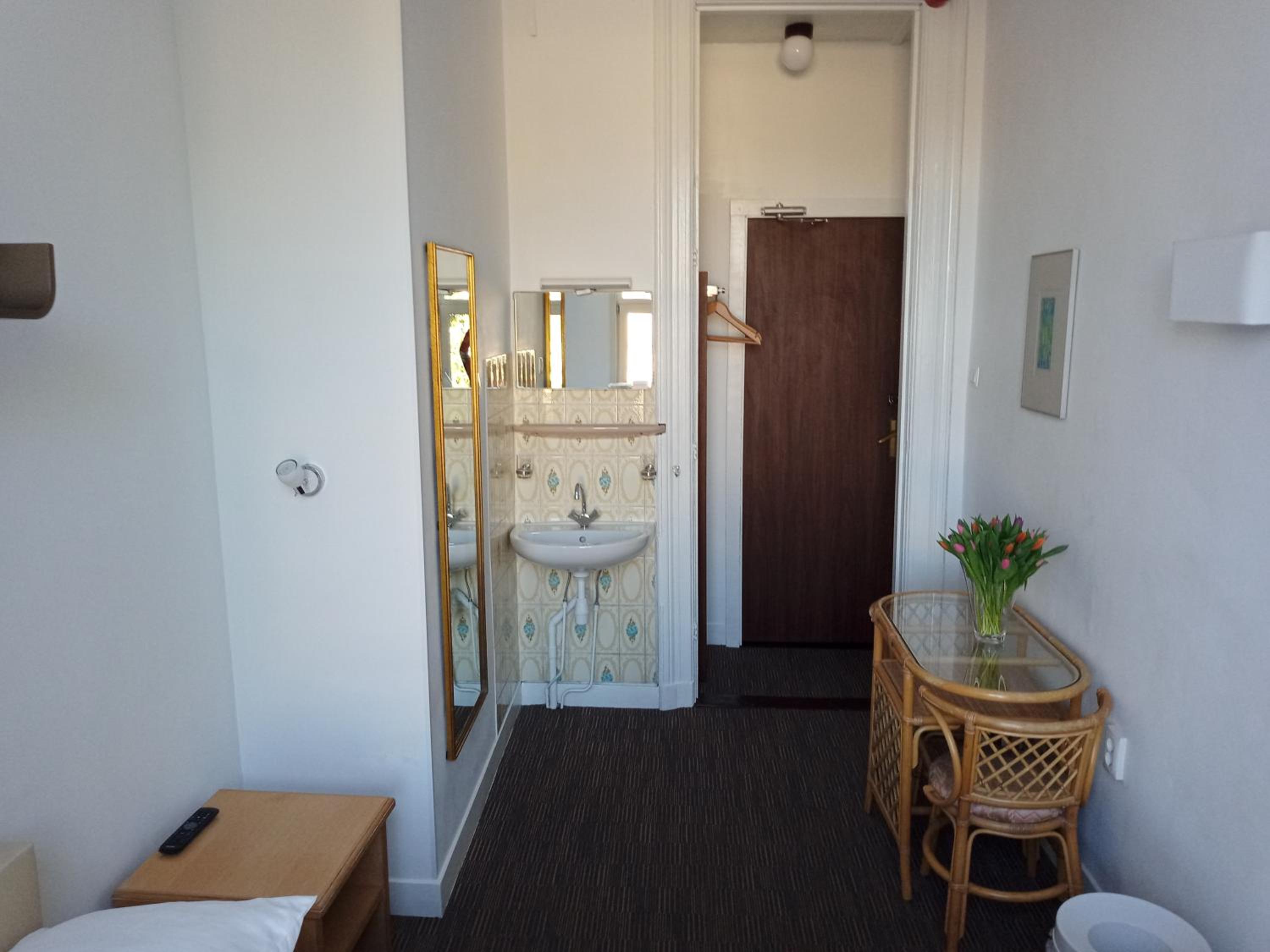 Budget Double Room photo 2
