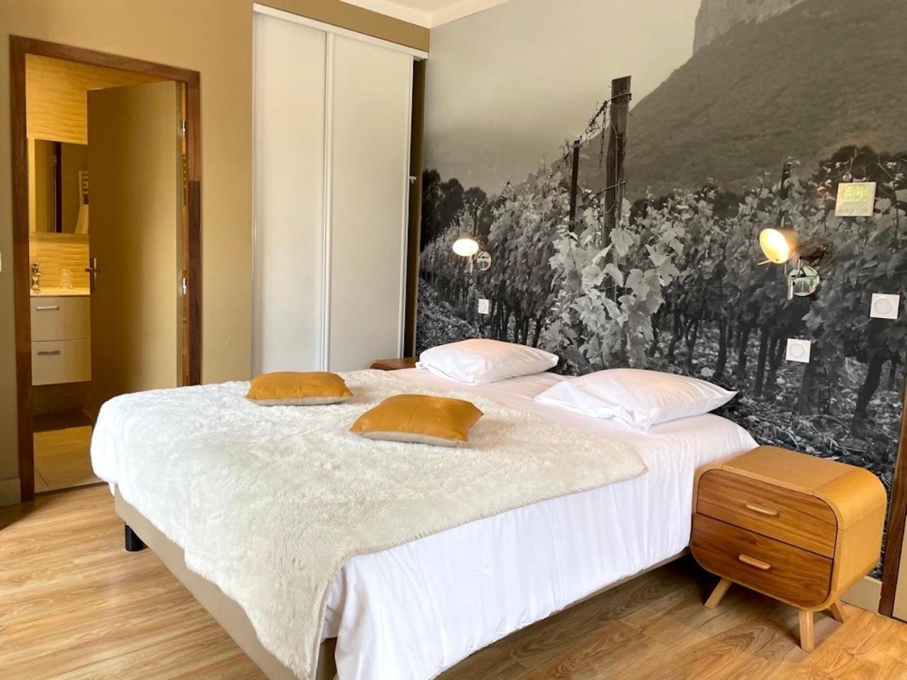 Deluxe Double Room with Shower photo 3