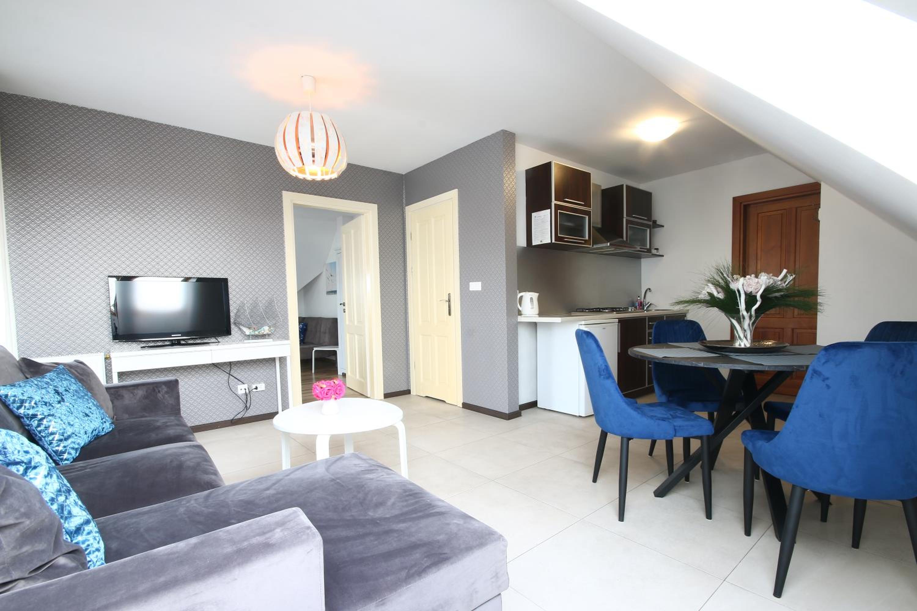 Apartment with Balcony photo 1
