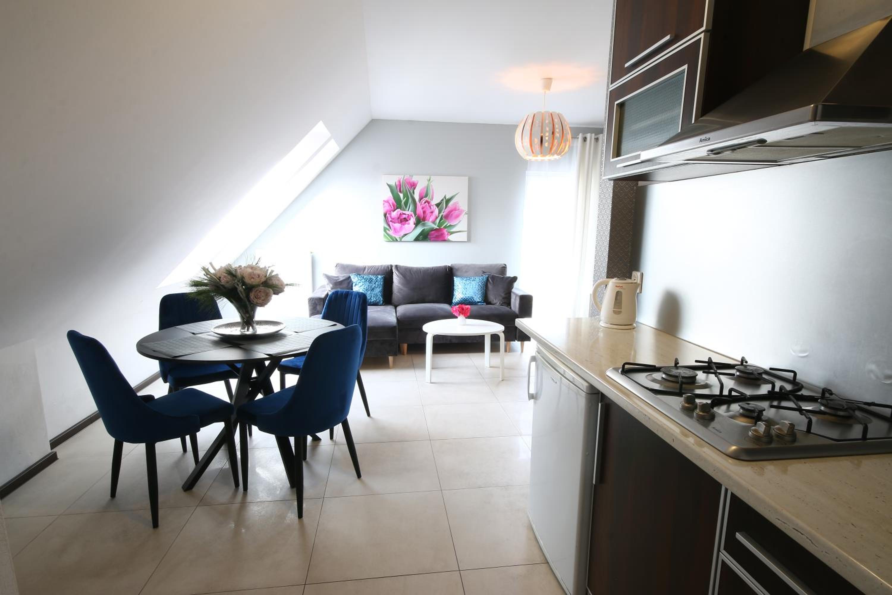 Apartment with Balcony photo 2