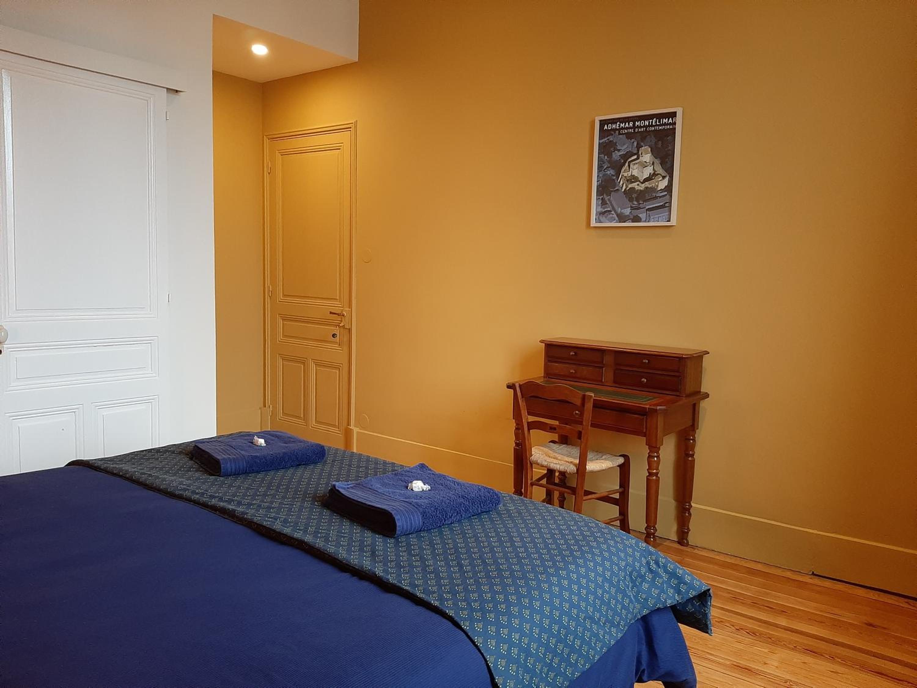 Double Room with Private Bathroom - Photo 4