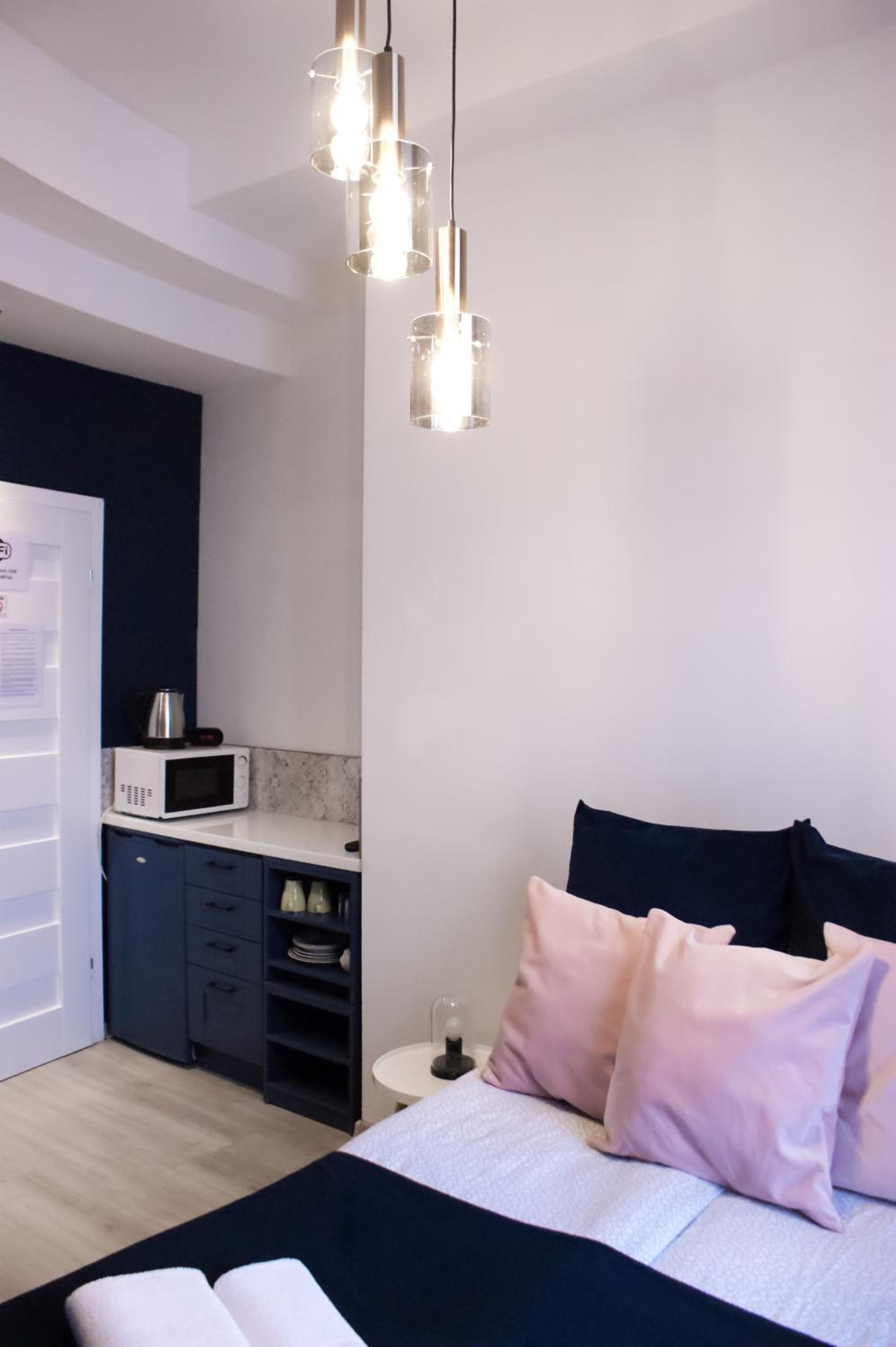 Single Room with Shared Bathroom
