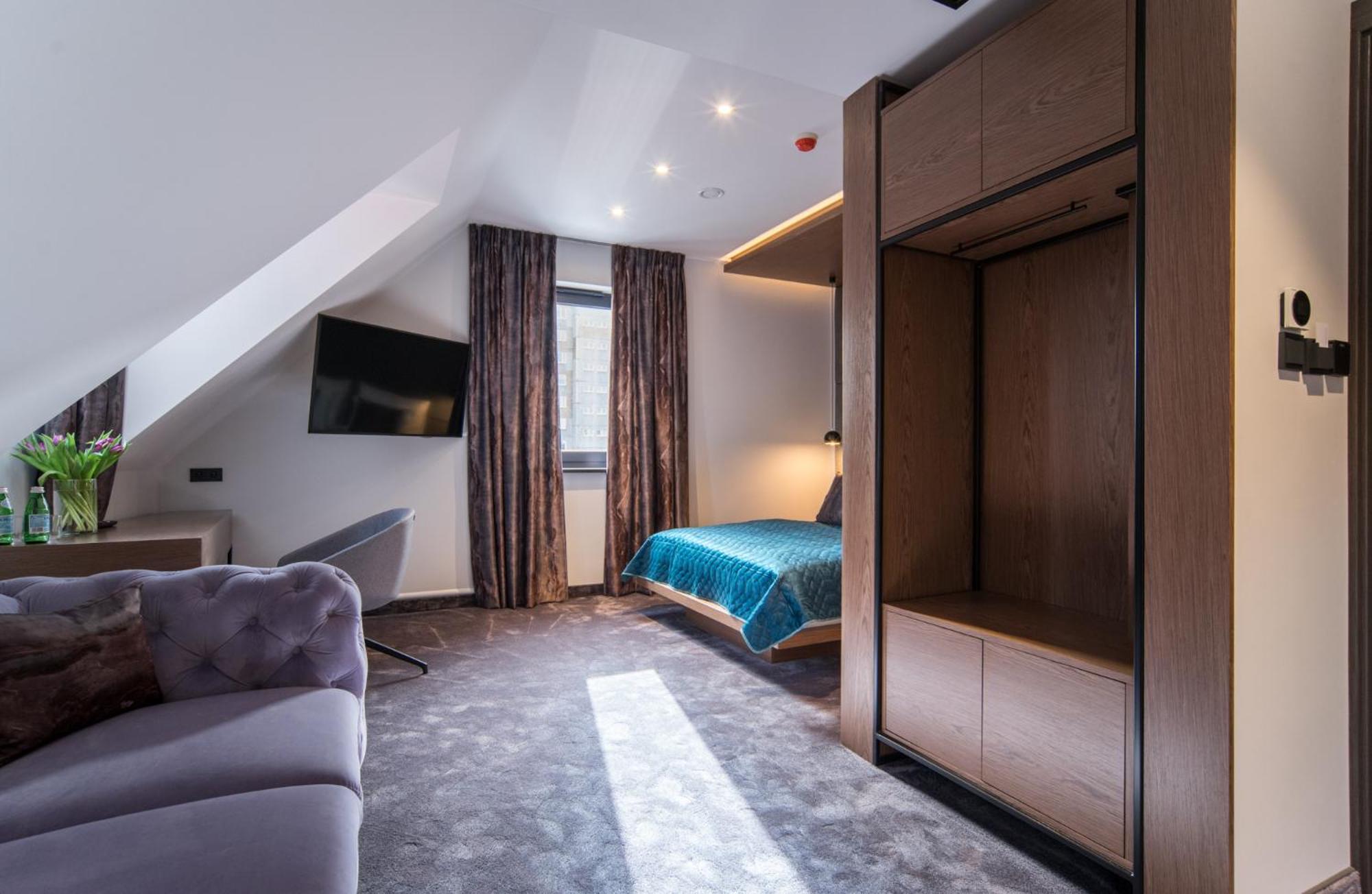 Deluxe Double Room - Photo 9