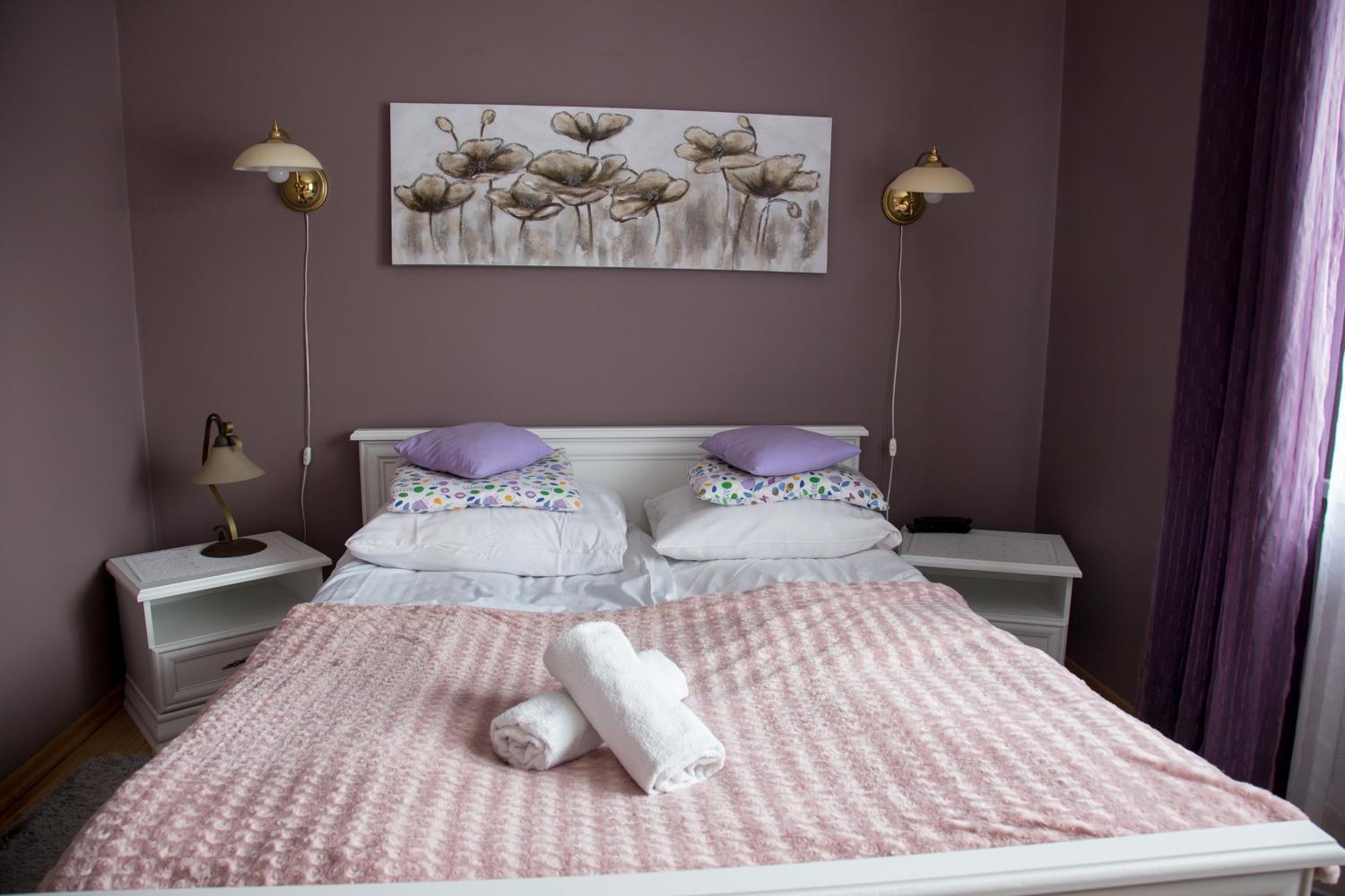 One-Bedroom Apartment - Photo 1