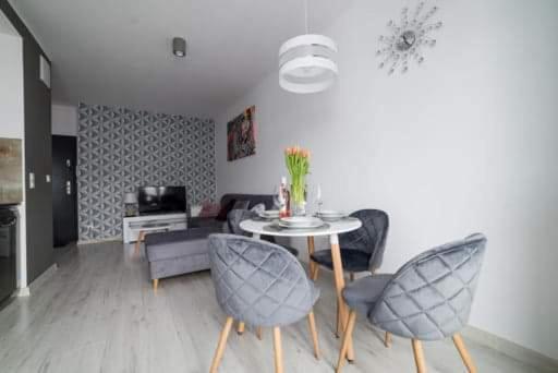 One-Bedroom Apartment - Photo 6