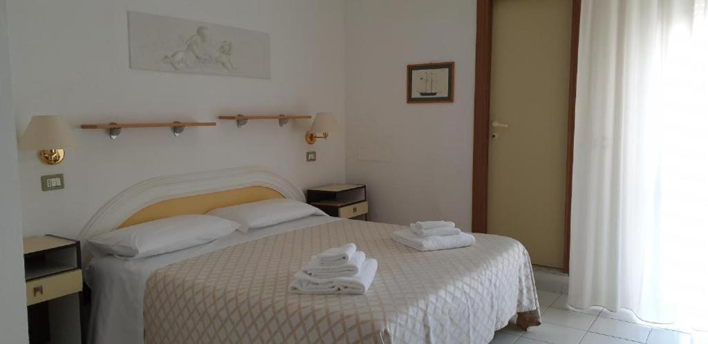 Double or Twin Room with Extra Bed photo 3