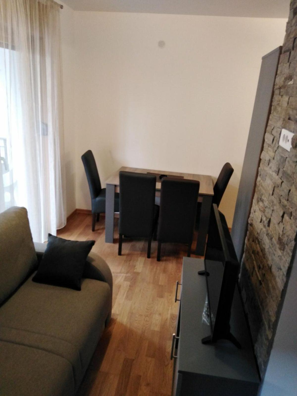 Apartment photo 2
