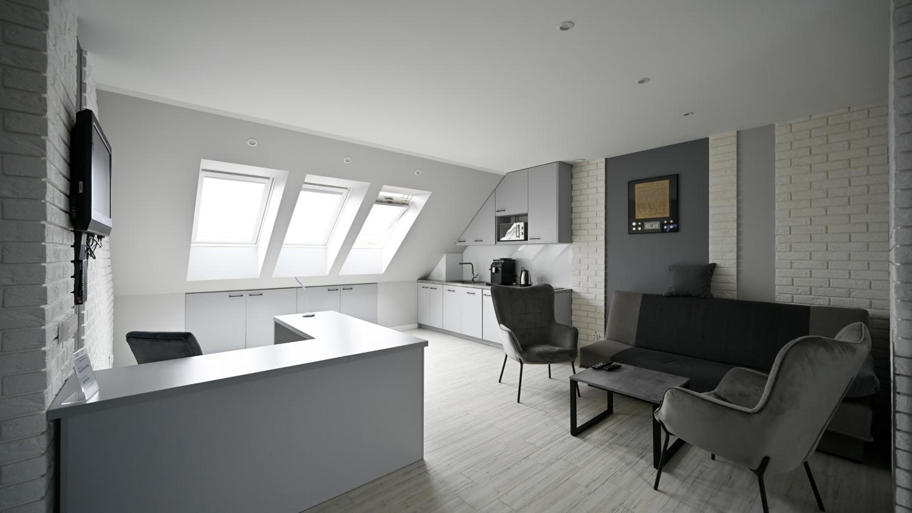 One-Bedroom Apartment - Photo 16