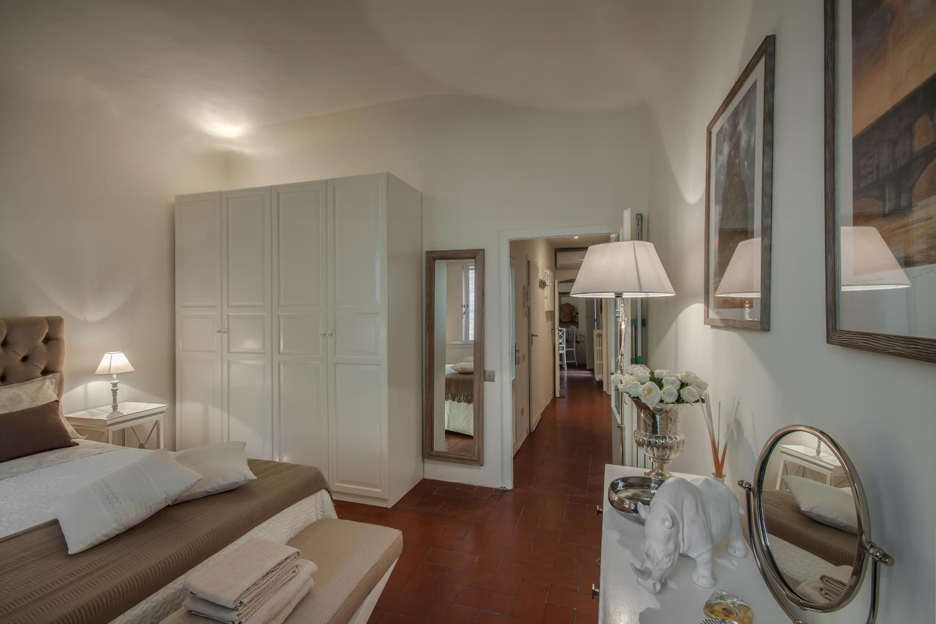Two-Bedroom Apartment - Via del Moro 19