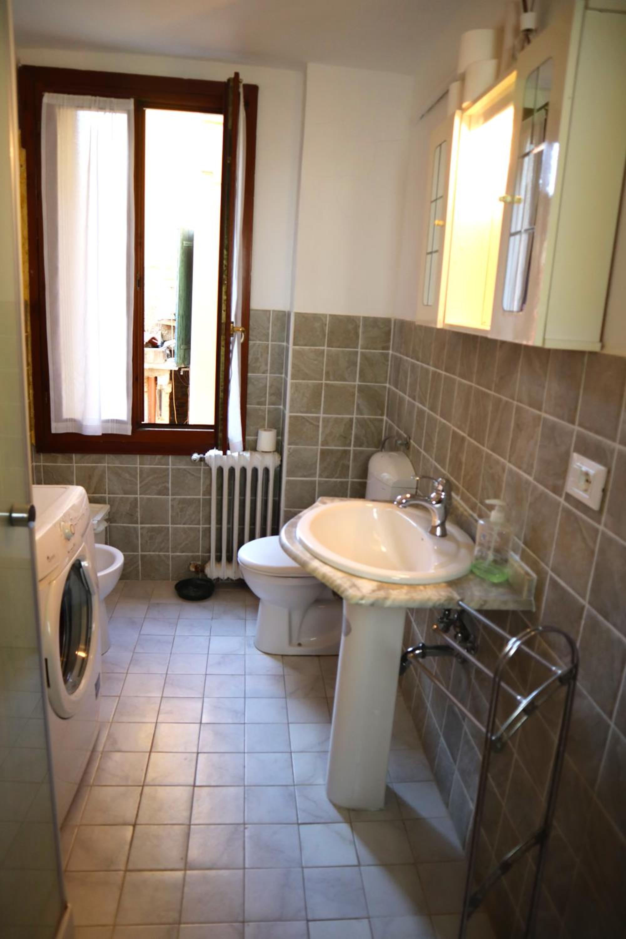 Double Room with Private External Bathroom photo 3
