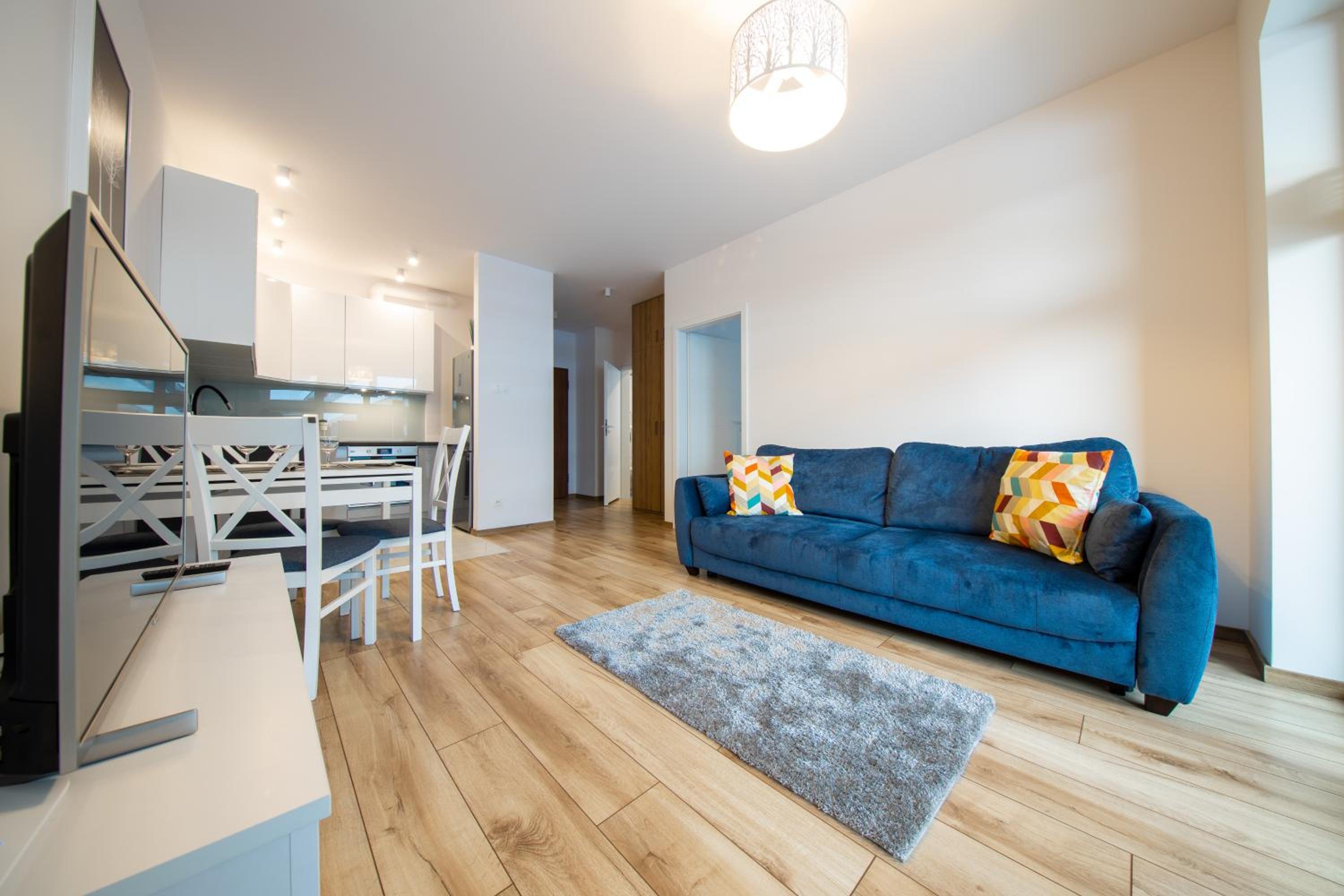 One-Bedroom Apartment - Photo 2