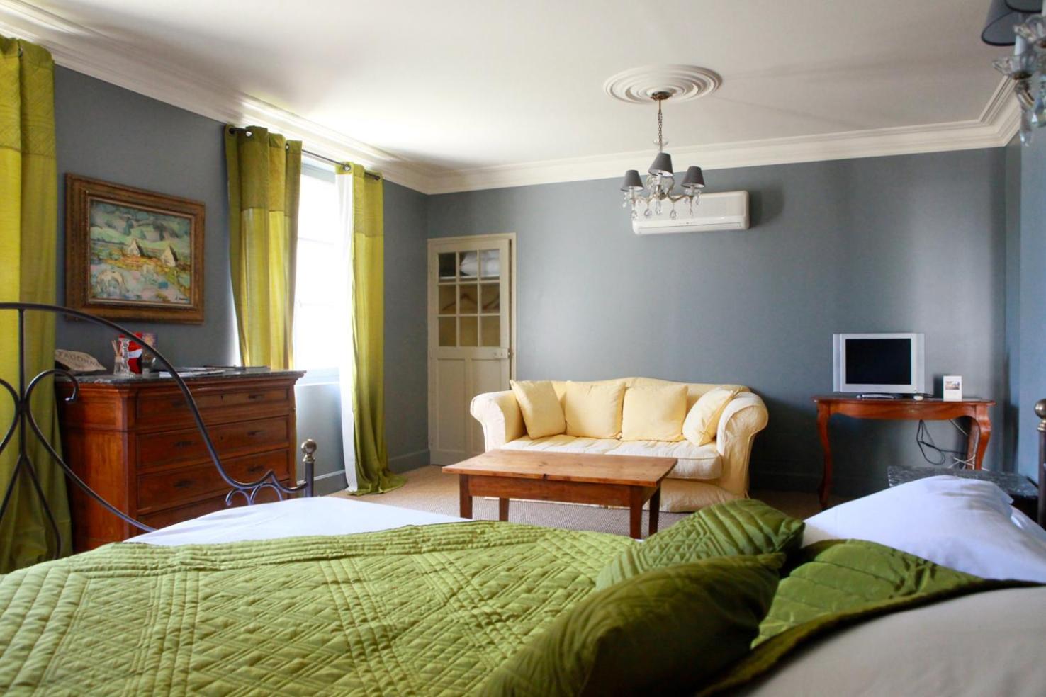 Double Room with Garden View - Photo 2