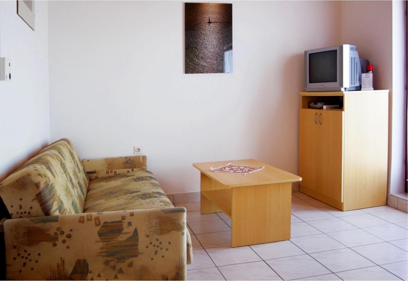 Apartment 4 photo 2