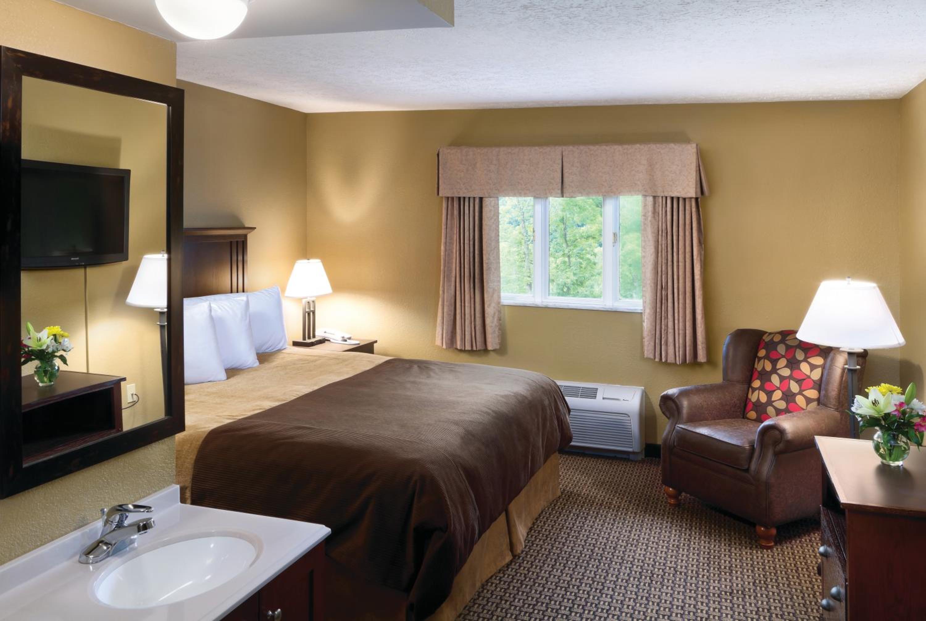 Standard King Room photo 1