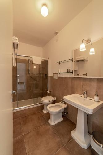 Suite - Photo 11