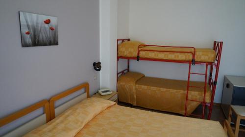 Family Room - Photo 2