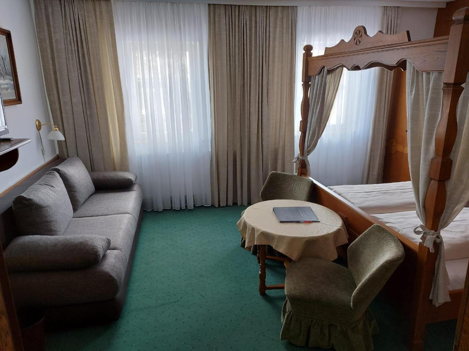 Triple Room with Private Bathroom photo 1