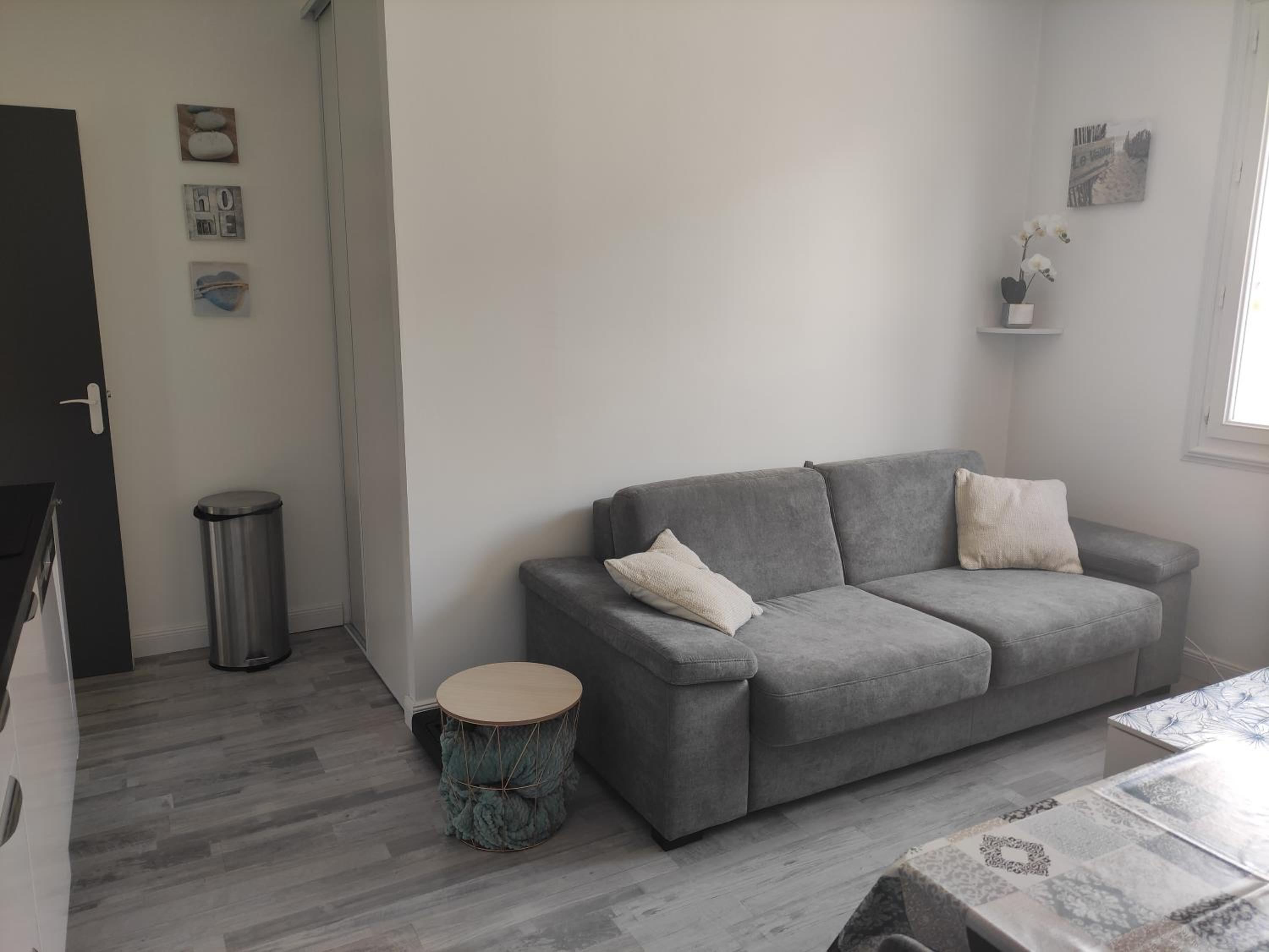One-Bedroom Apartment - Photo 4