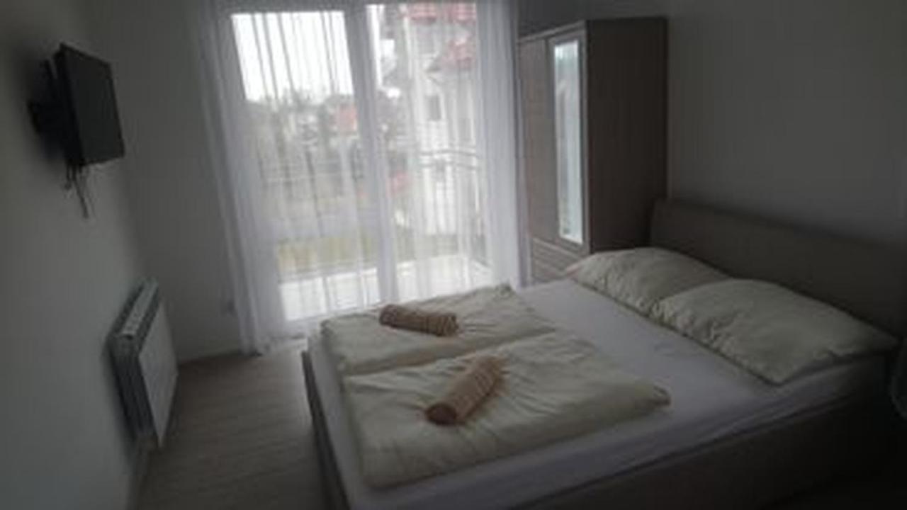 Double Room with Balcony - Photo 2