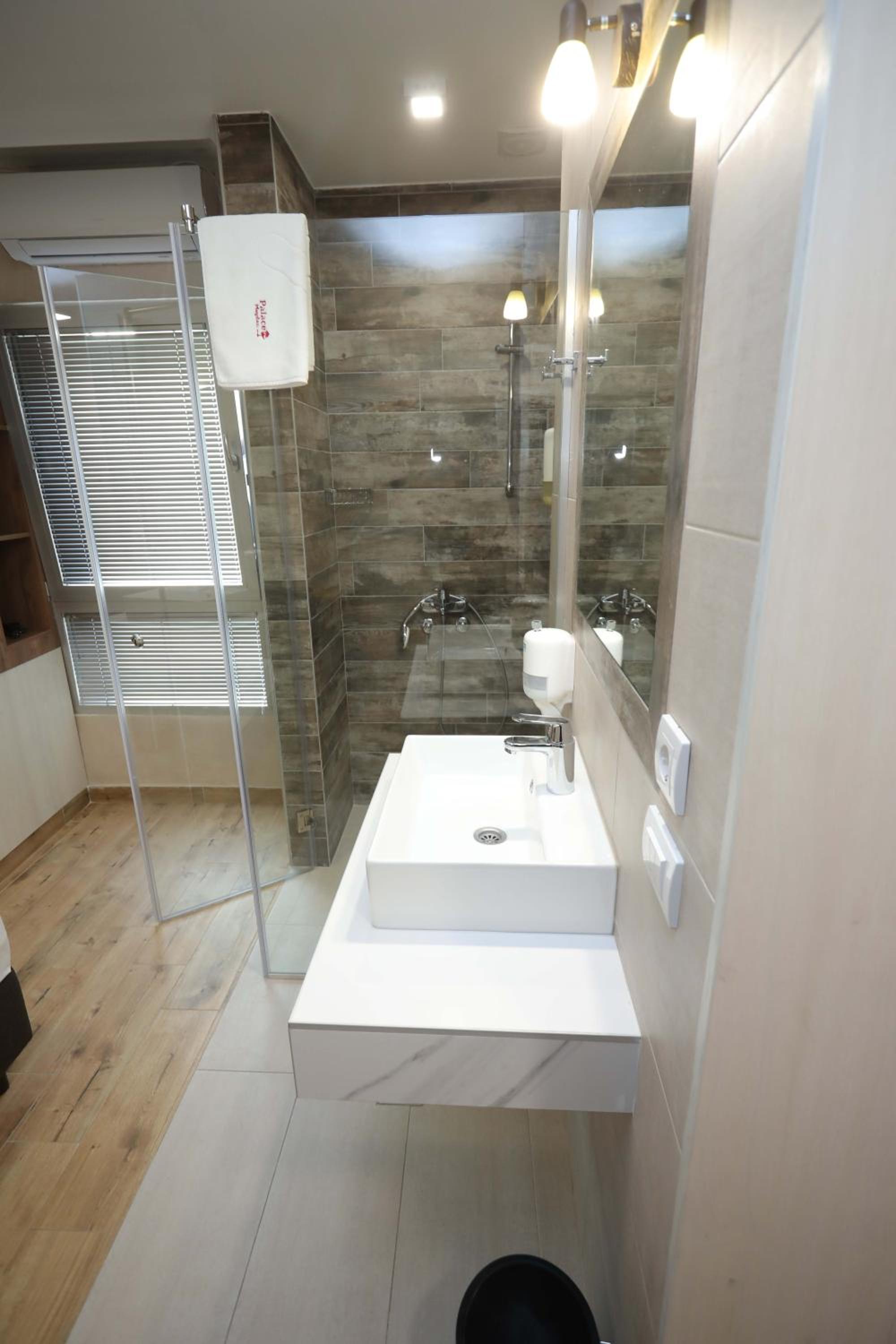 Double Room with Private Bathroom photo 3
