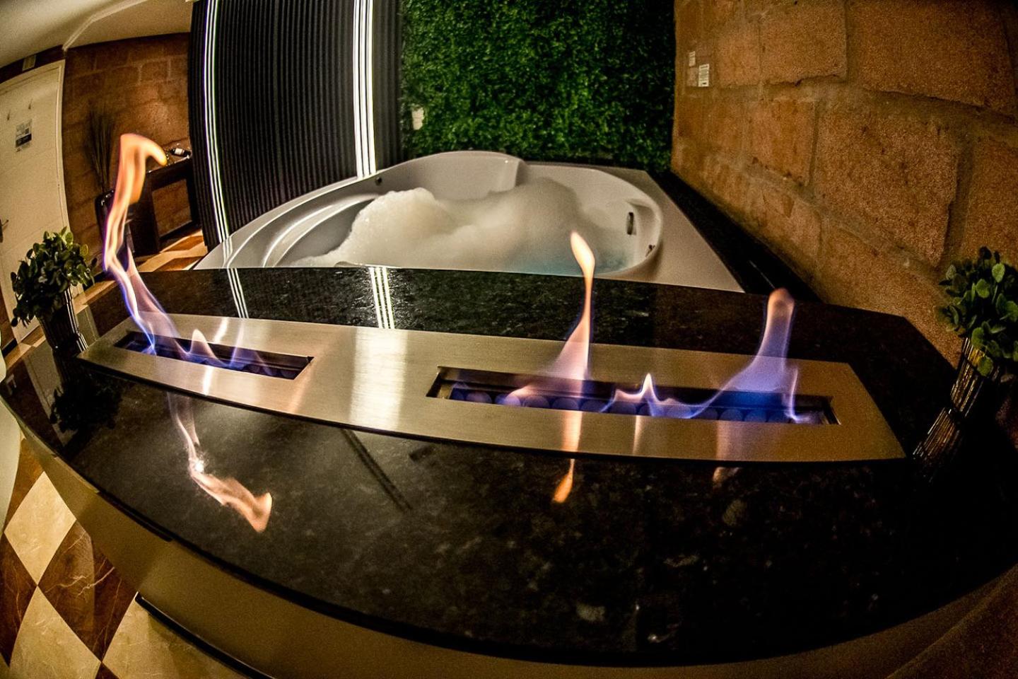 Deluxe Suite with Spa Bath photo 1
