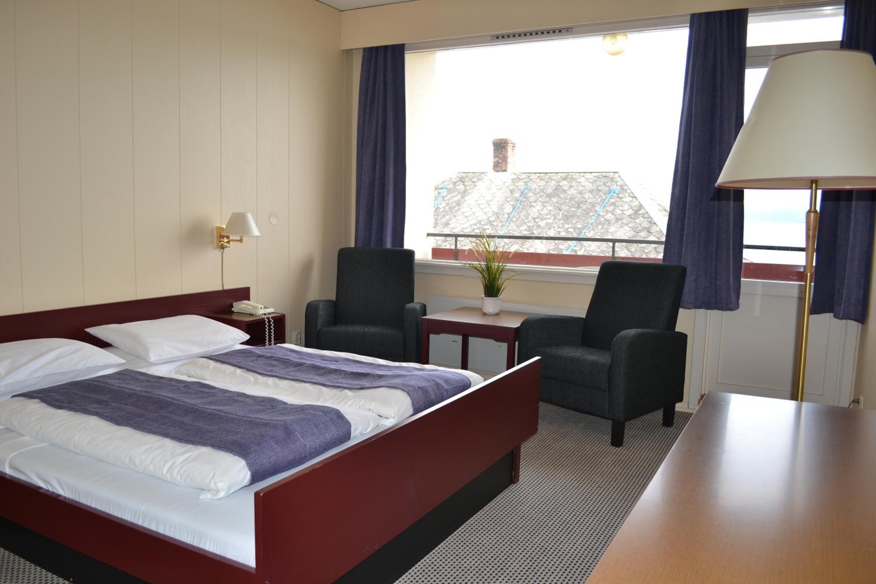 Double or Twin Room with Balcony and Fjord View photo 3