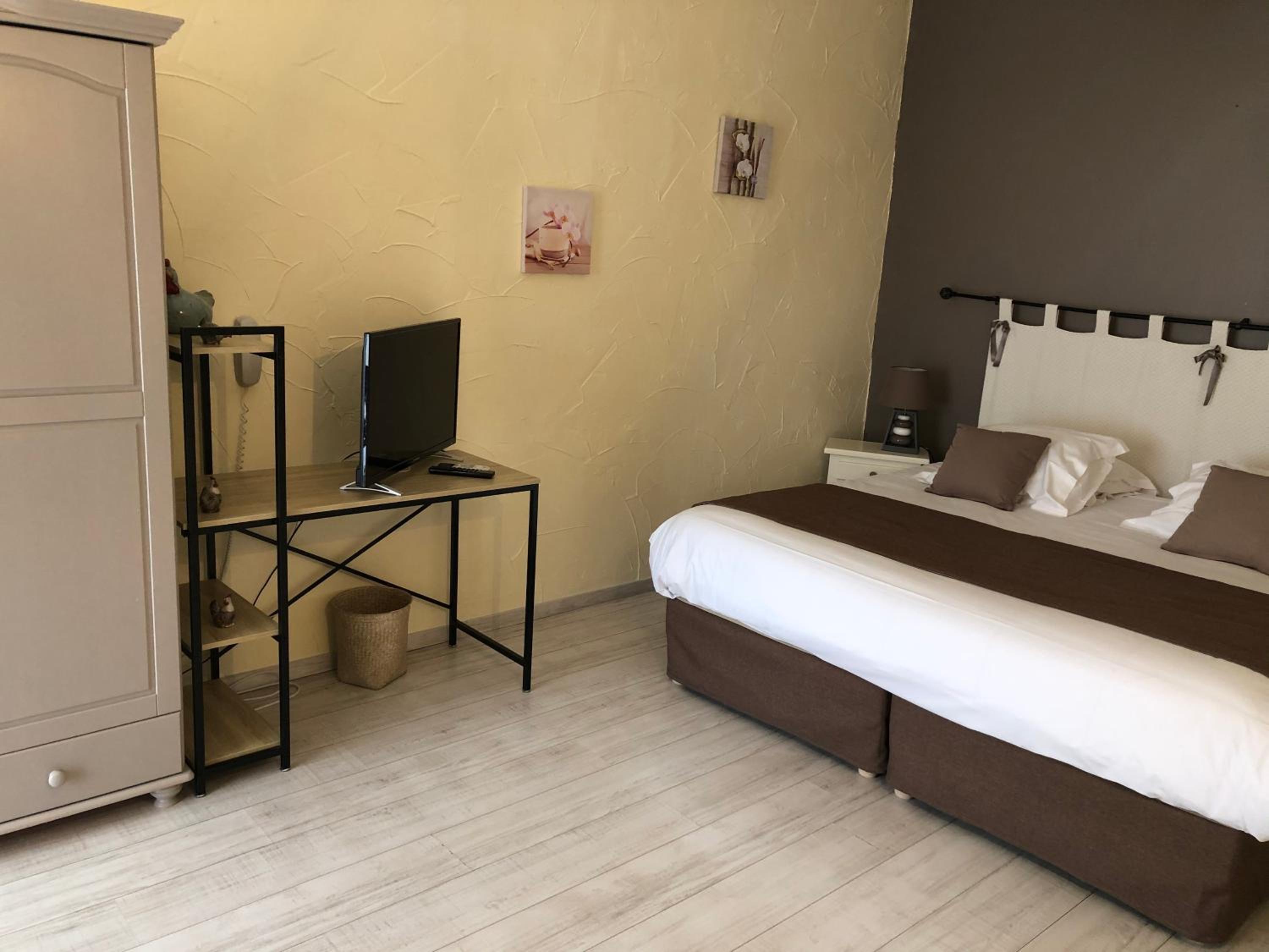 Double or Twin Room with Shower
