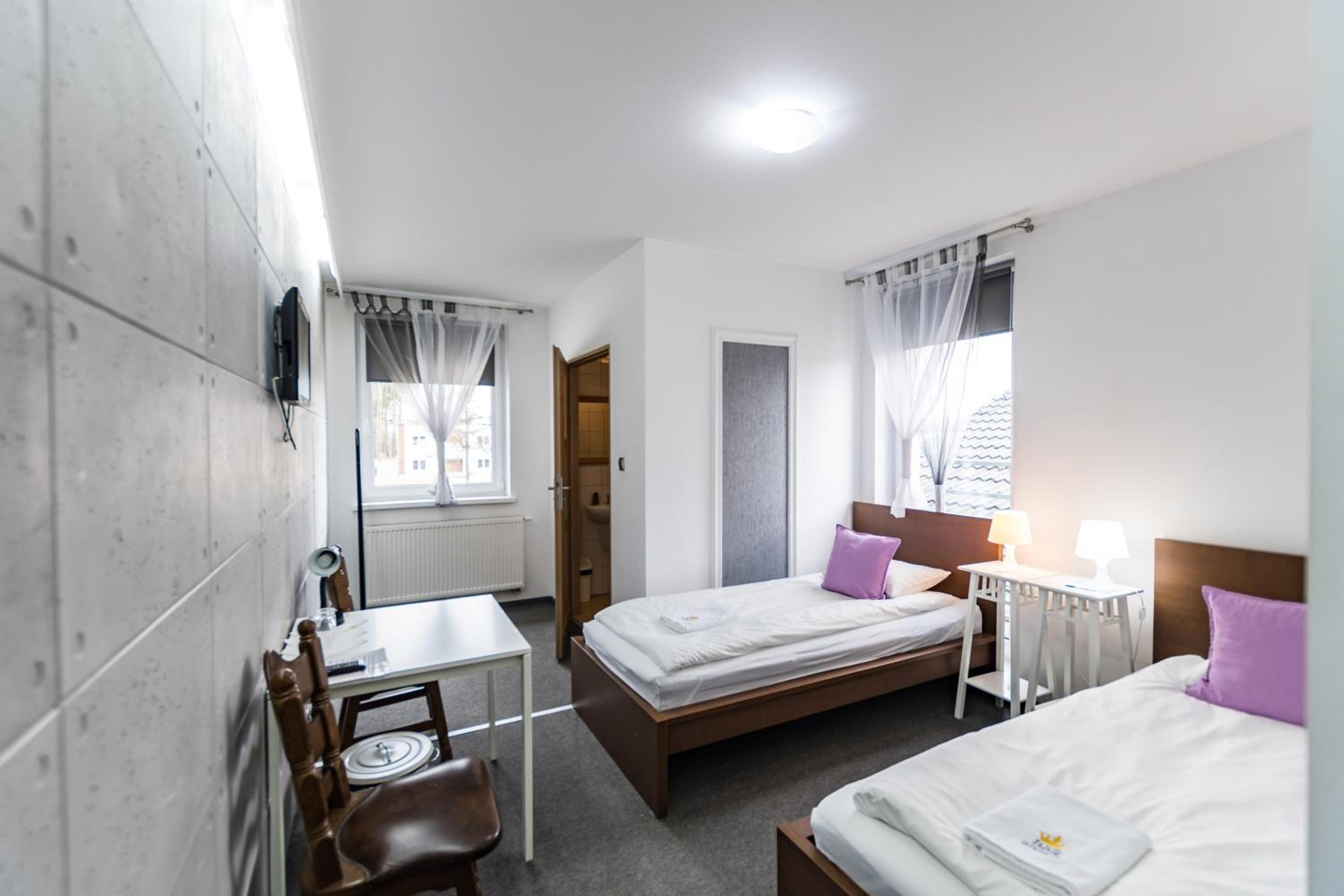 Budget Twin Room photo 3