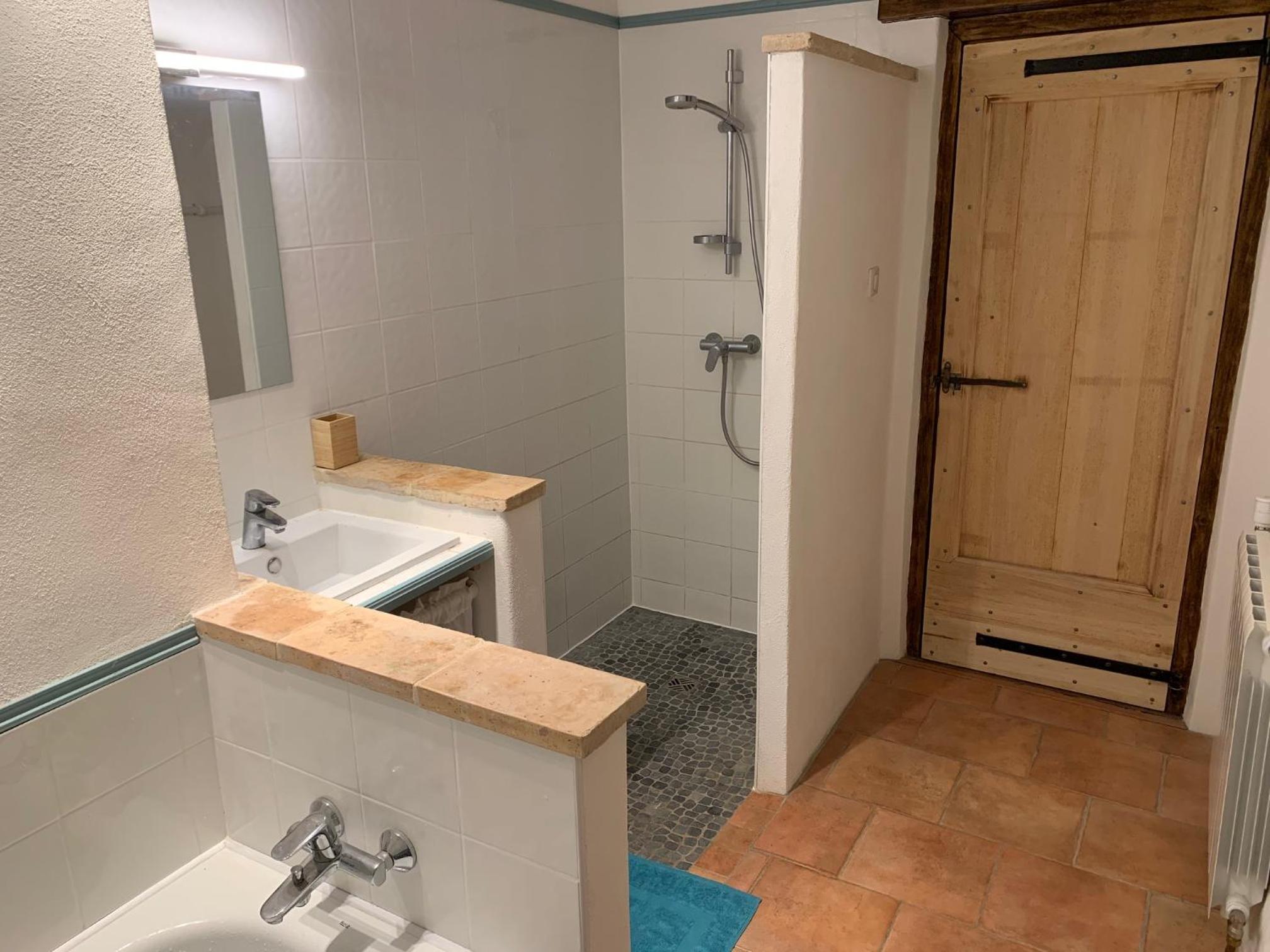 Twin Room - Photo 8
