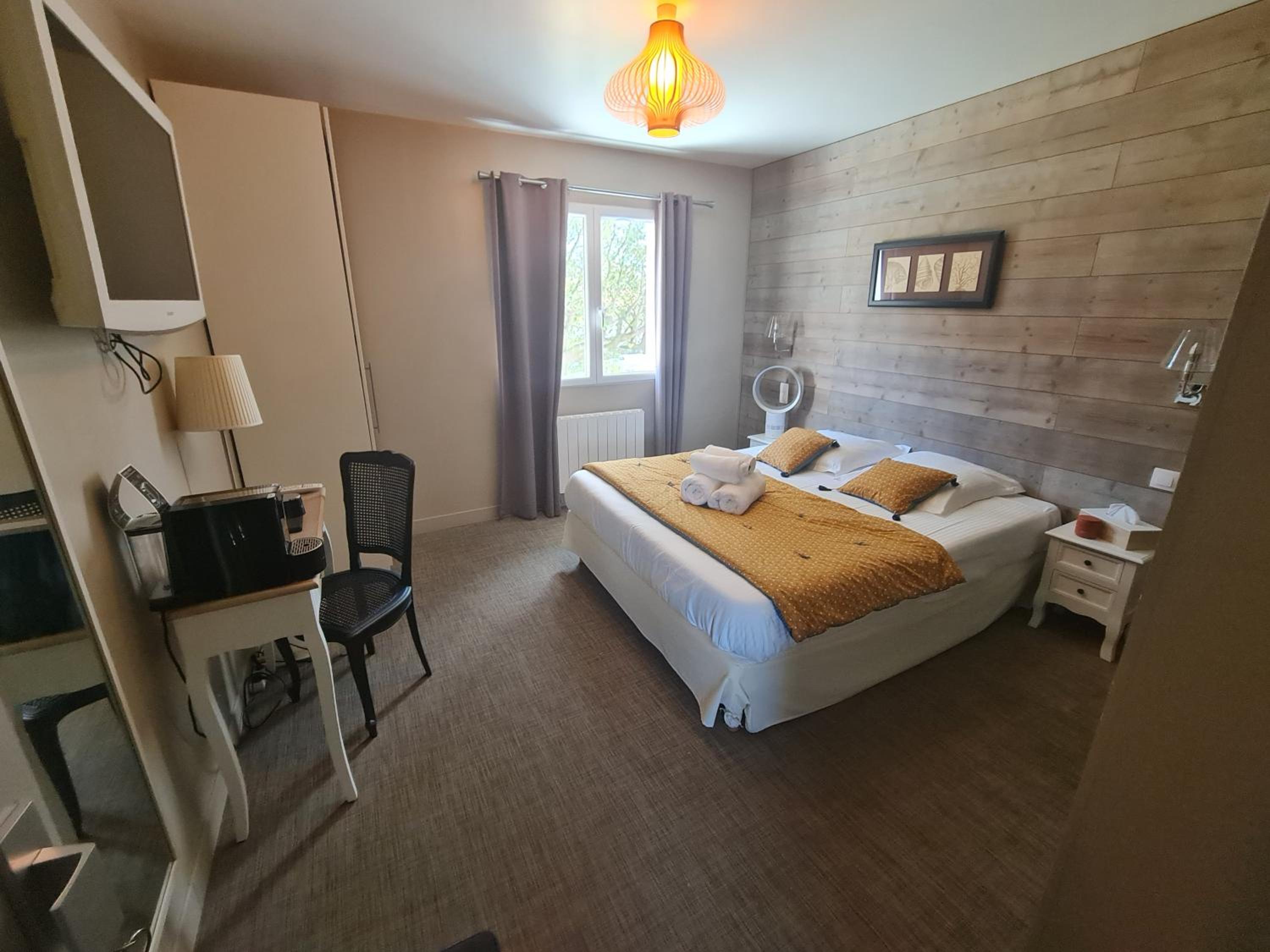Double Room with Spa Bath photo 2