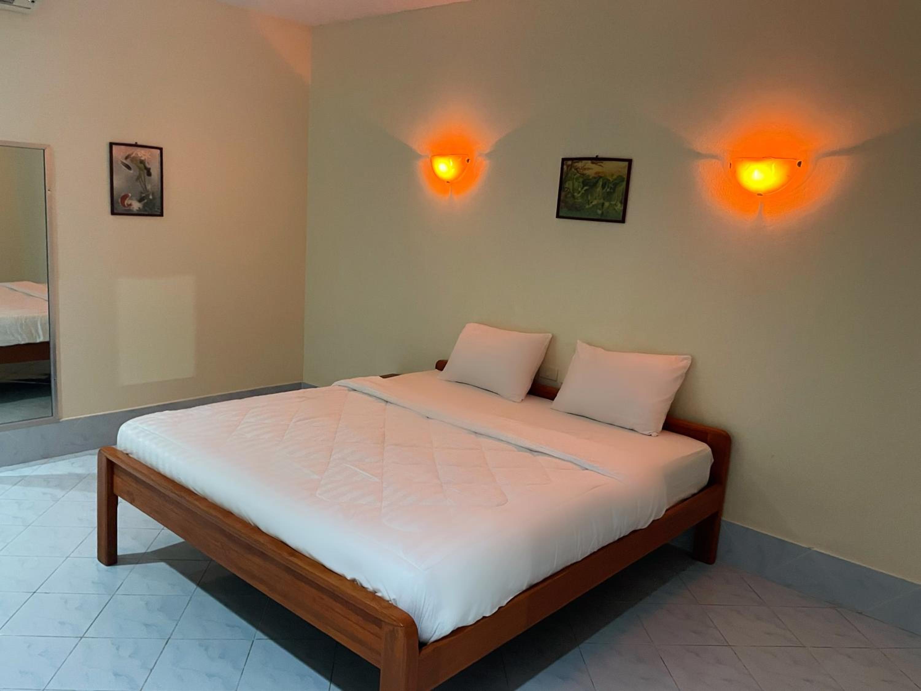 Deluxe Queen Room - Photo 1