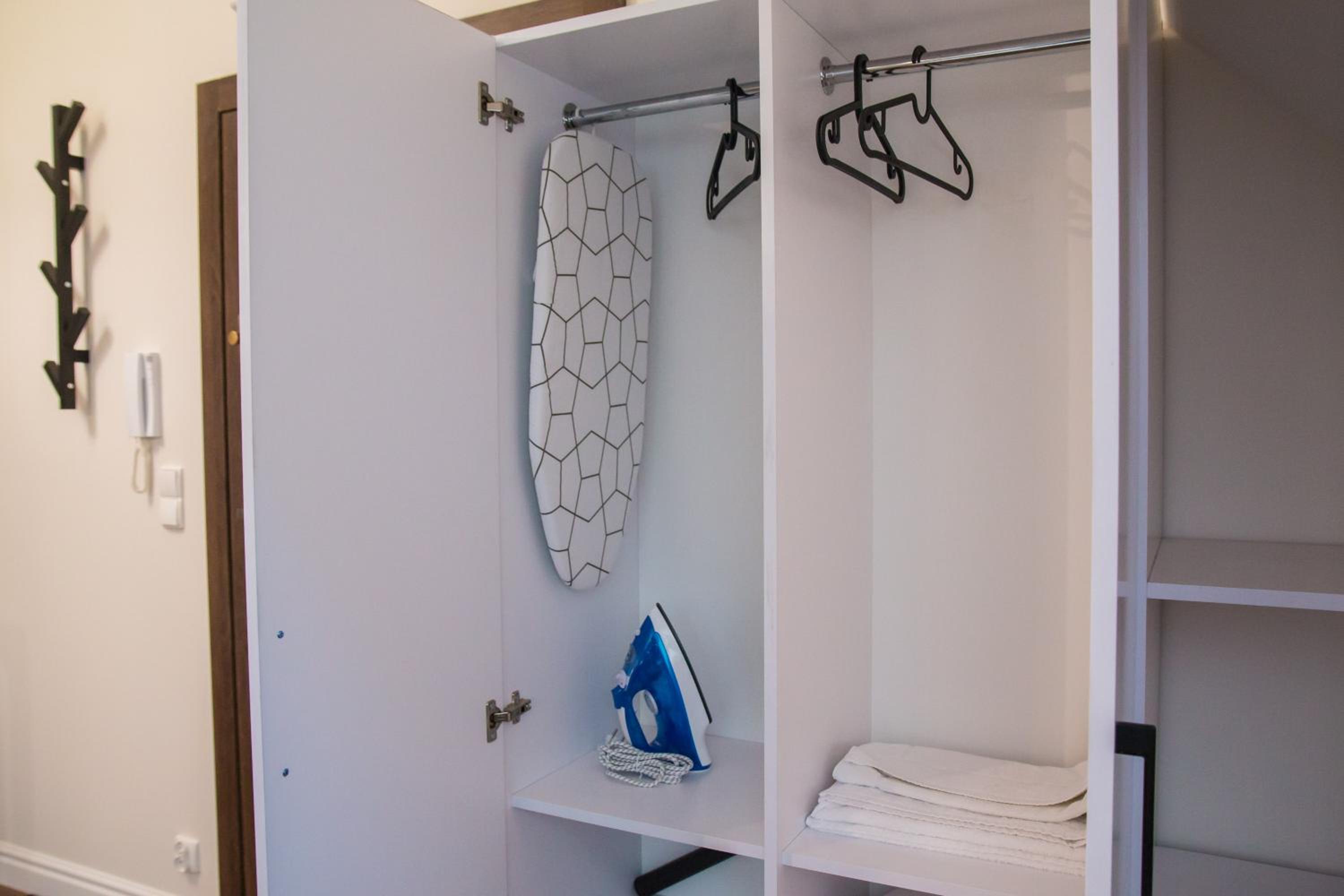 One-Bedroom Apartment - Photo 3