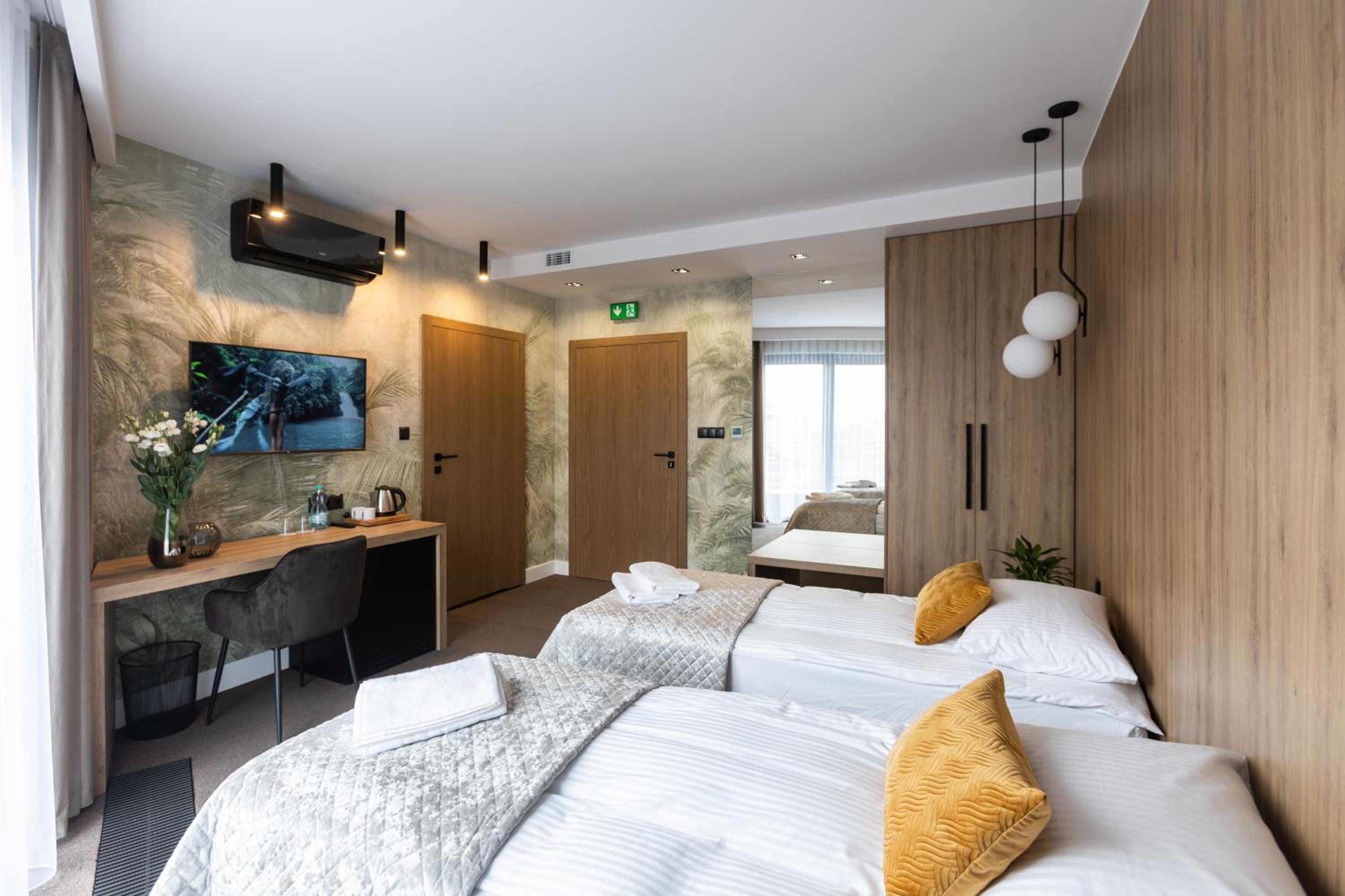Deluxe Twin Room - Photo 2