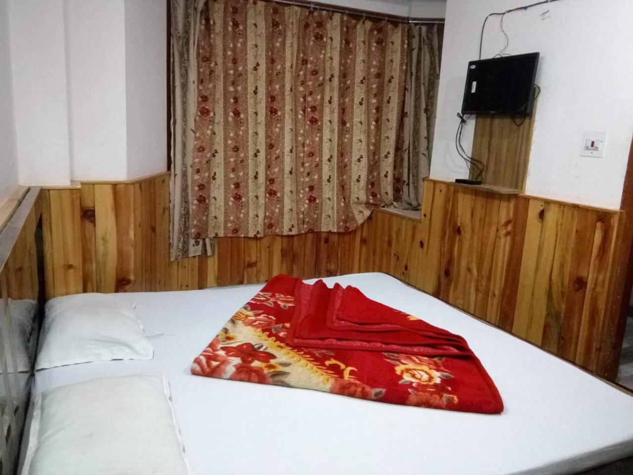 Deluxe Room (2 Adults + 1 Child) photo 2