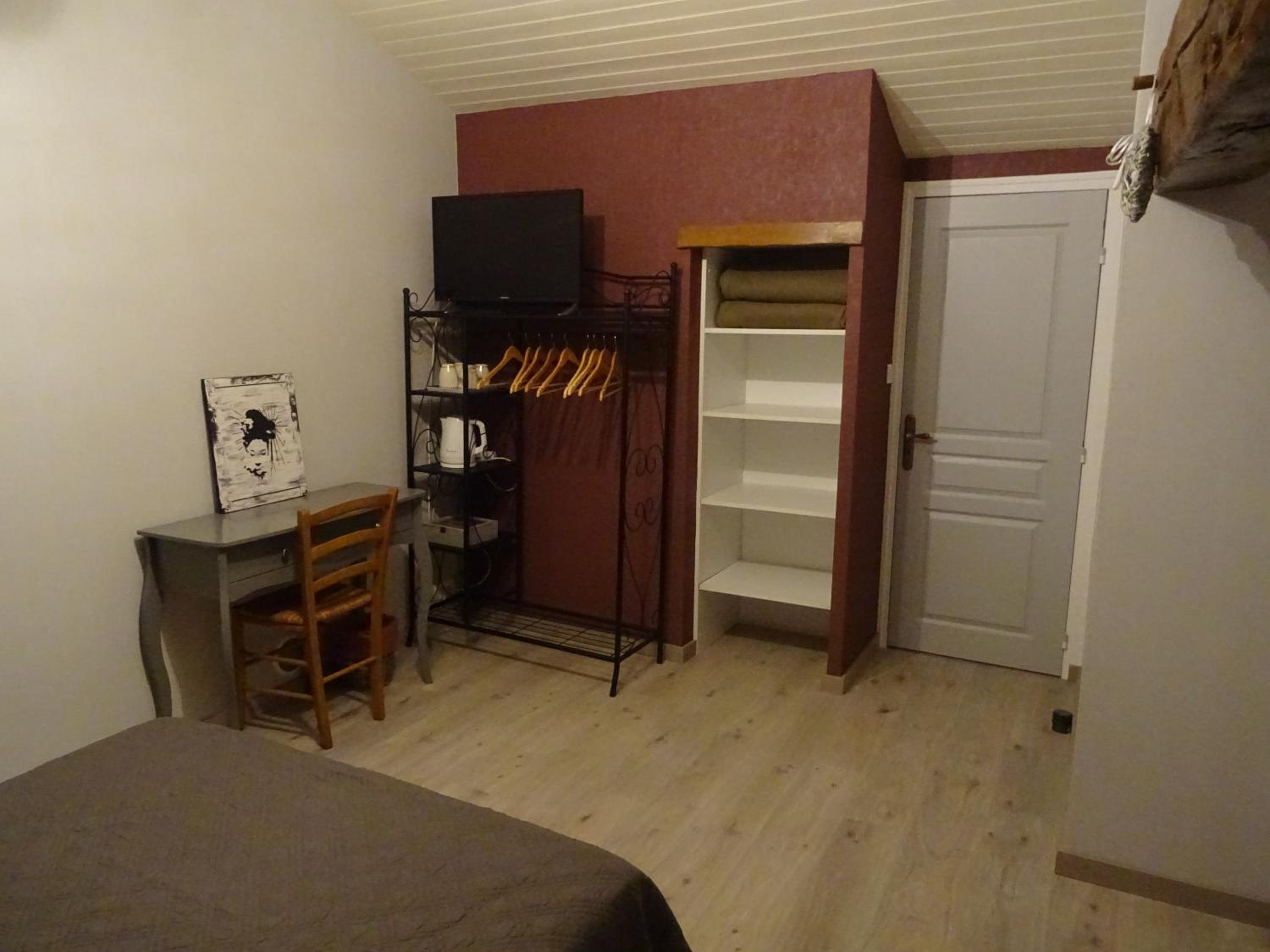 Family Room with Private Bathroom photo 2