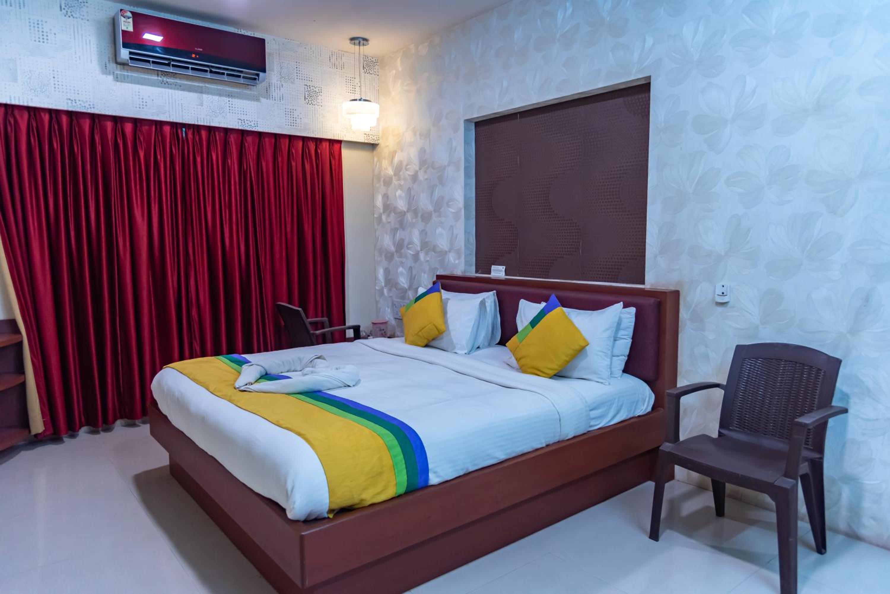 Deluxe Double Room with Balcony photo 2
