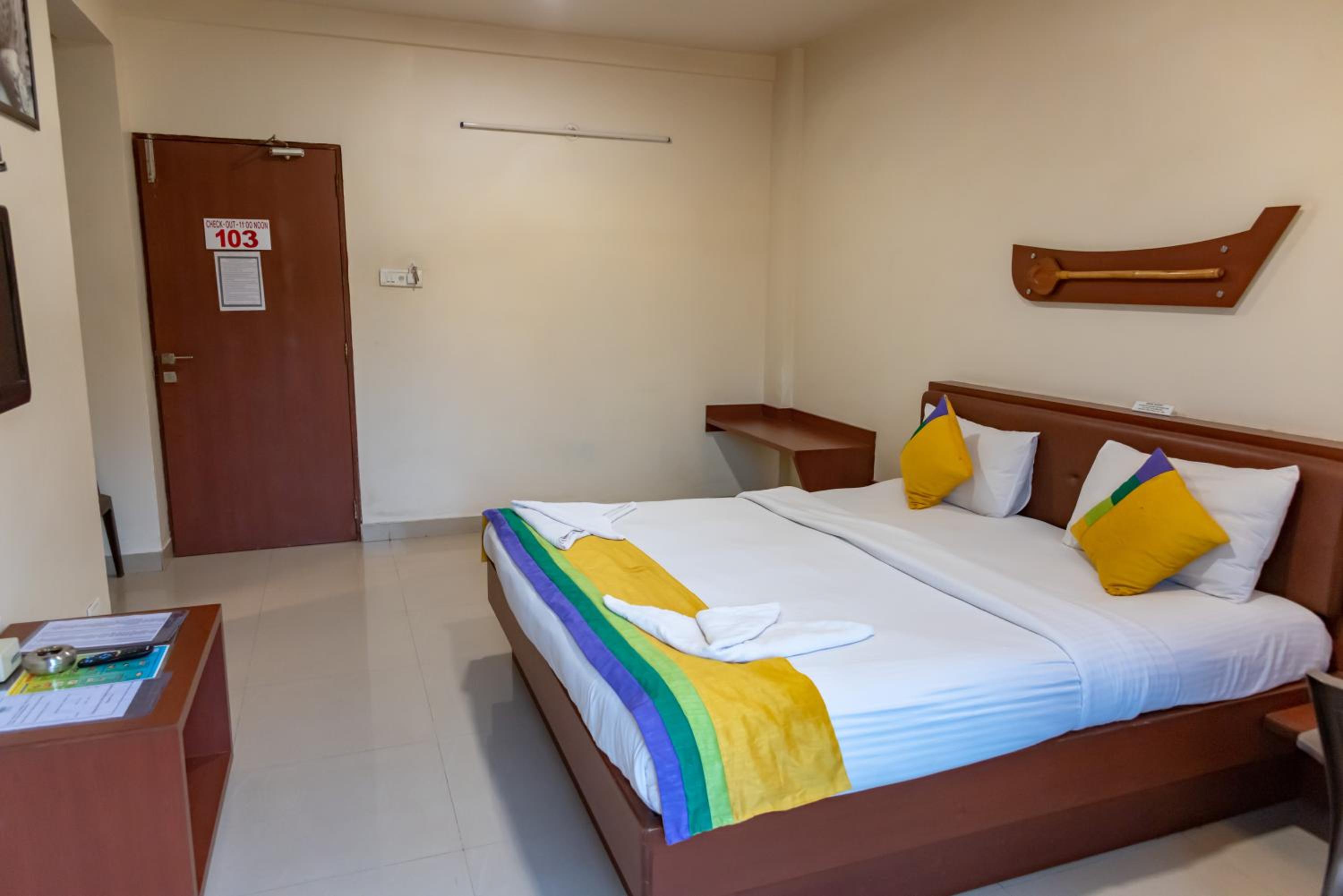 Deluxe Double Room with Balcony photo 3