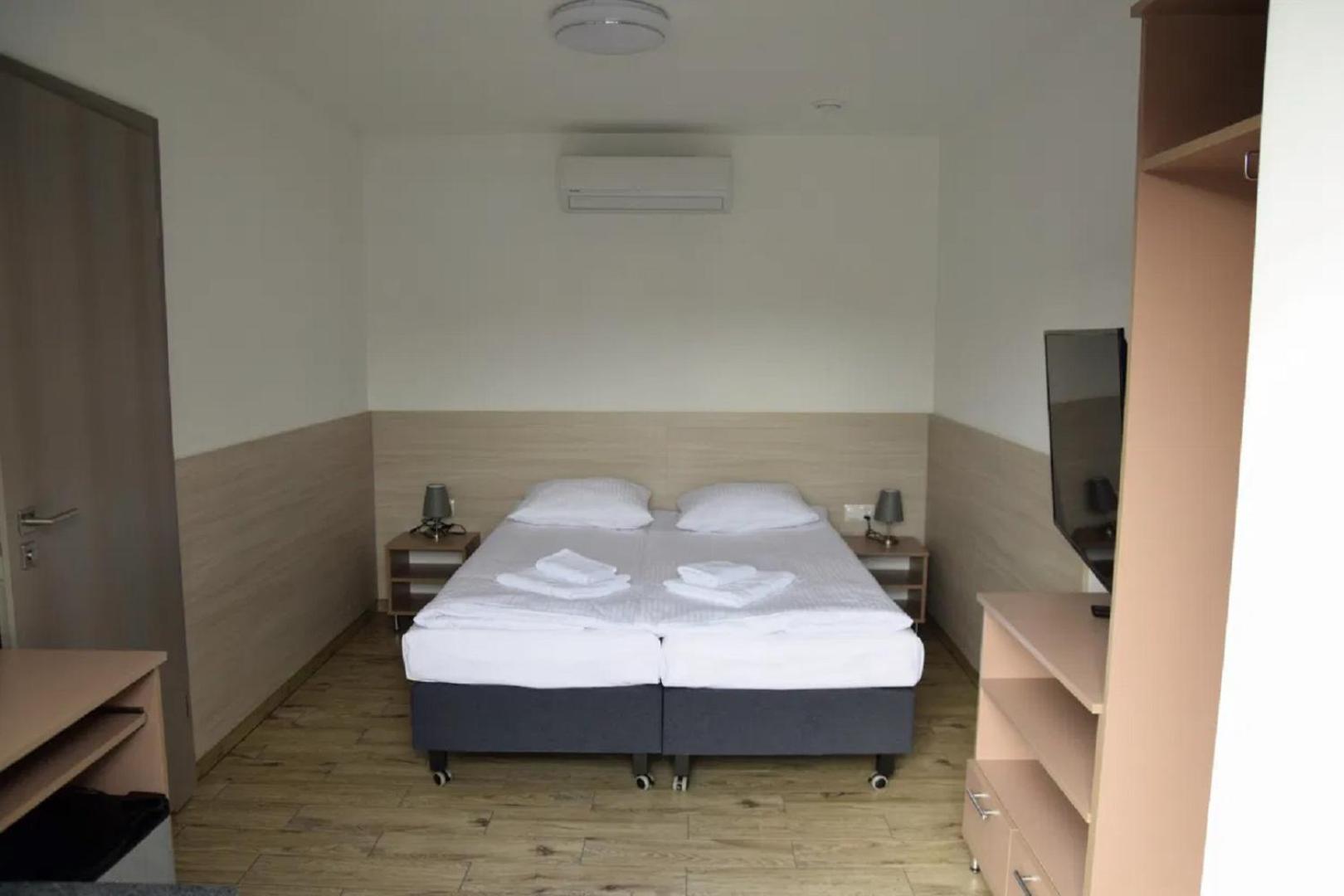 Double Room with Private Bathroom photo 2
