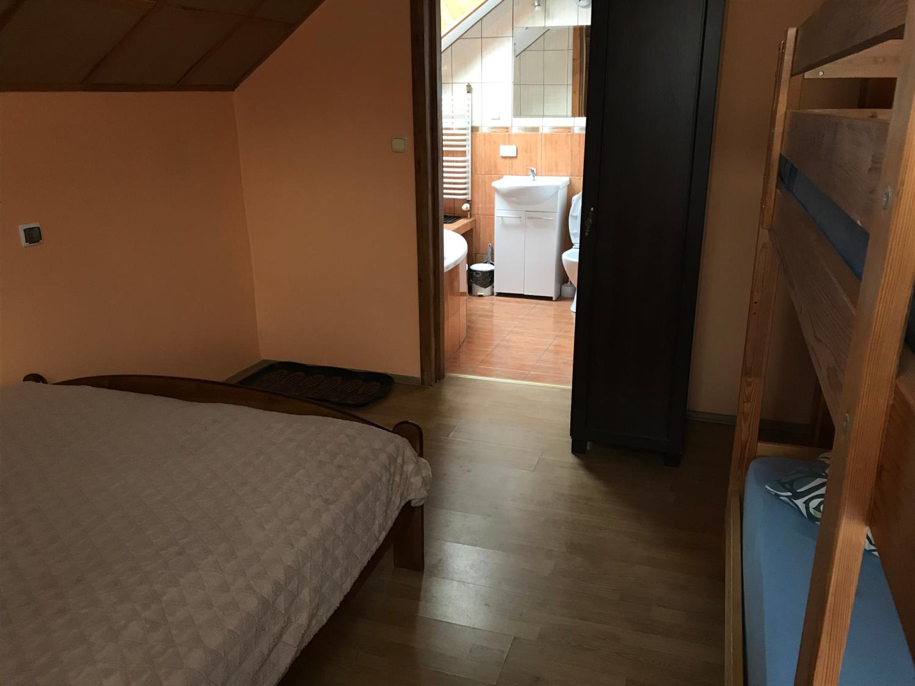 Quadruple Room with Private Bathroom photo 1