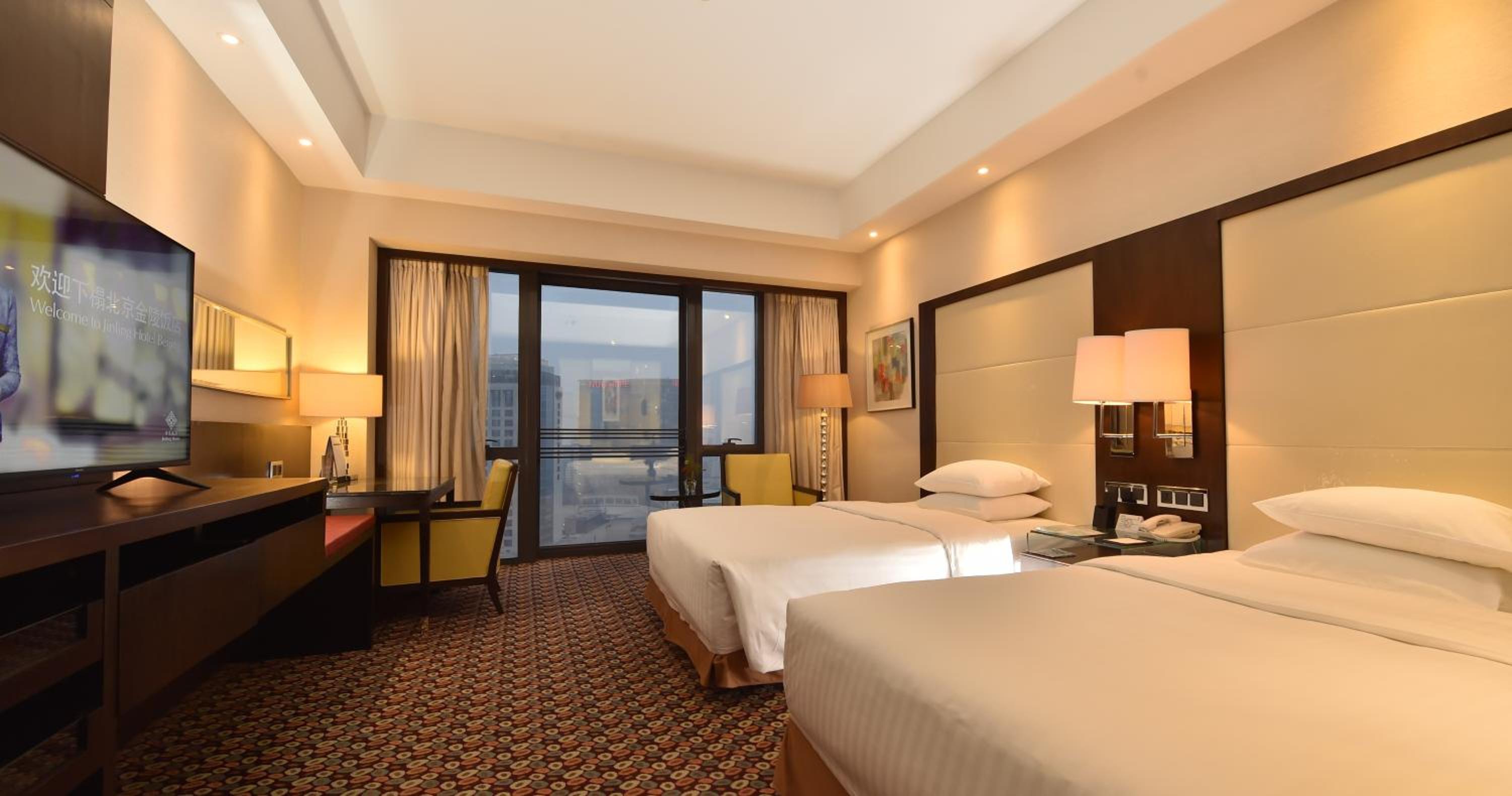 Superior Twin Room inclusive first round Mini Bar