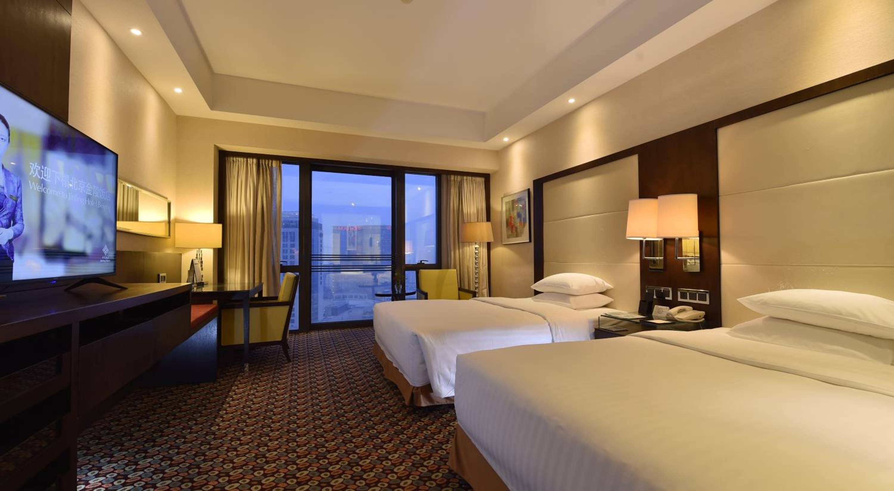 Deluxe Twin Room inclusive first round Mini Bar