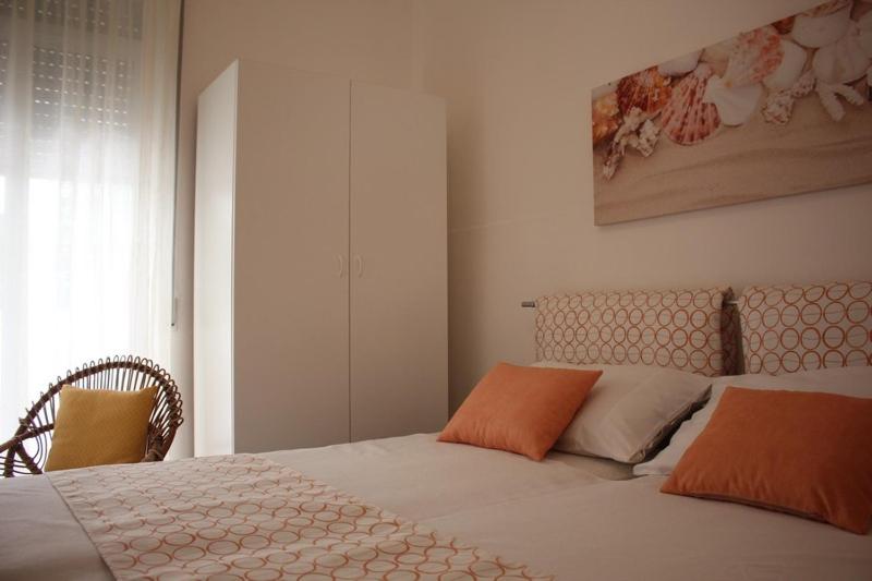 Three-Bedroom House - Photo 8