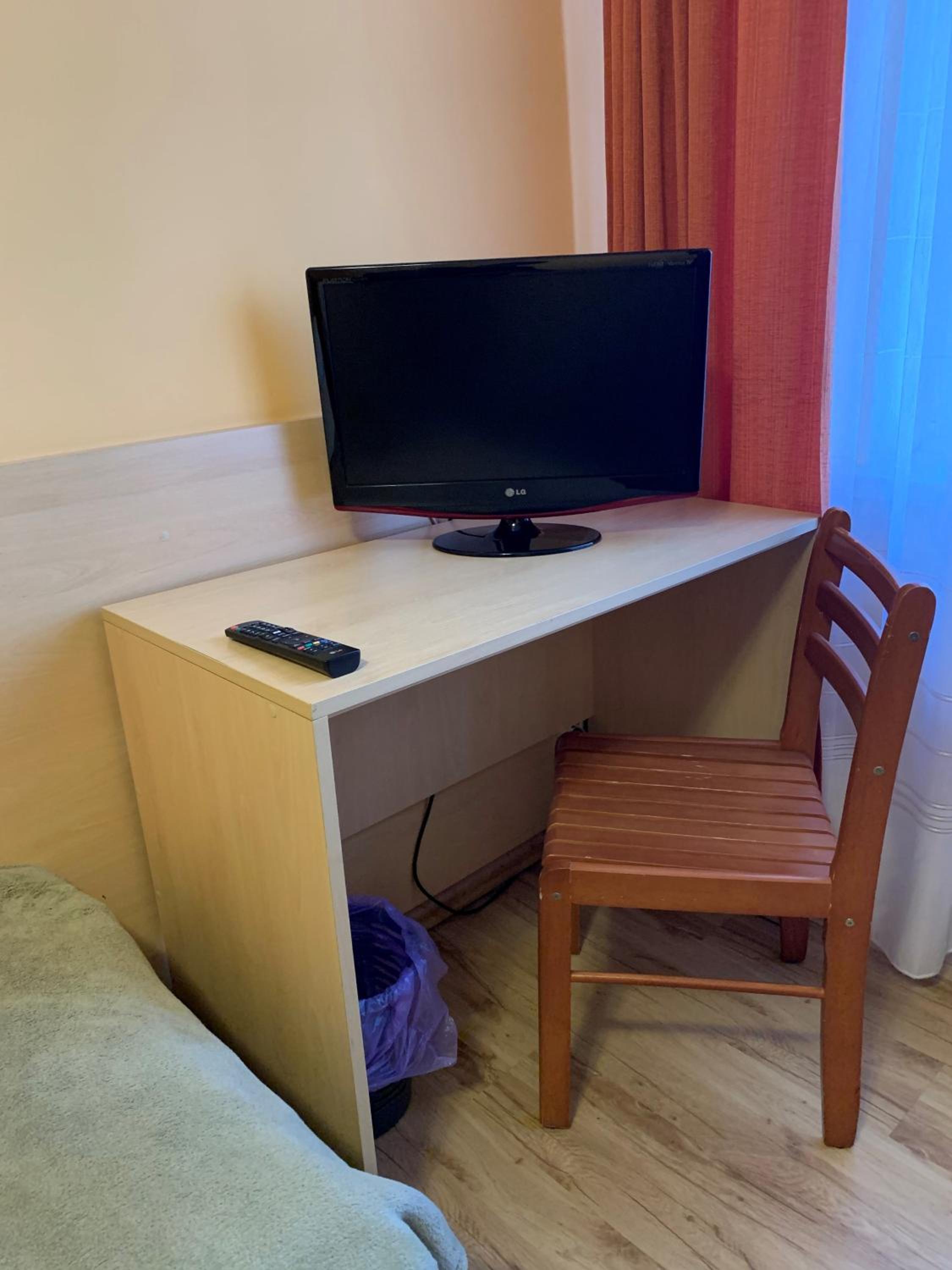 Double Room with Shared Bathroom photo 3